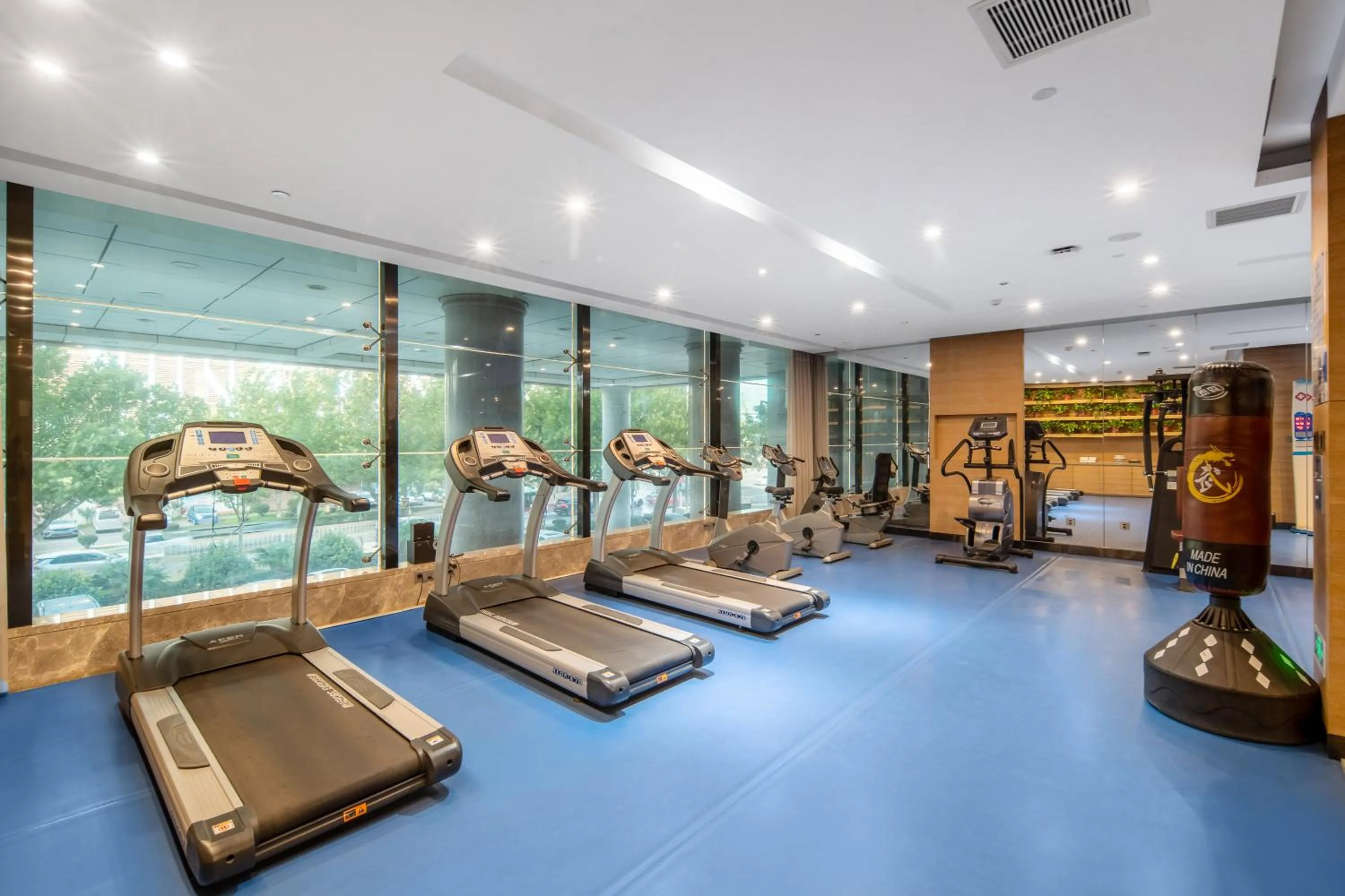 Fitness centre/facilities in Novotel Huashan