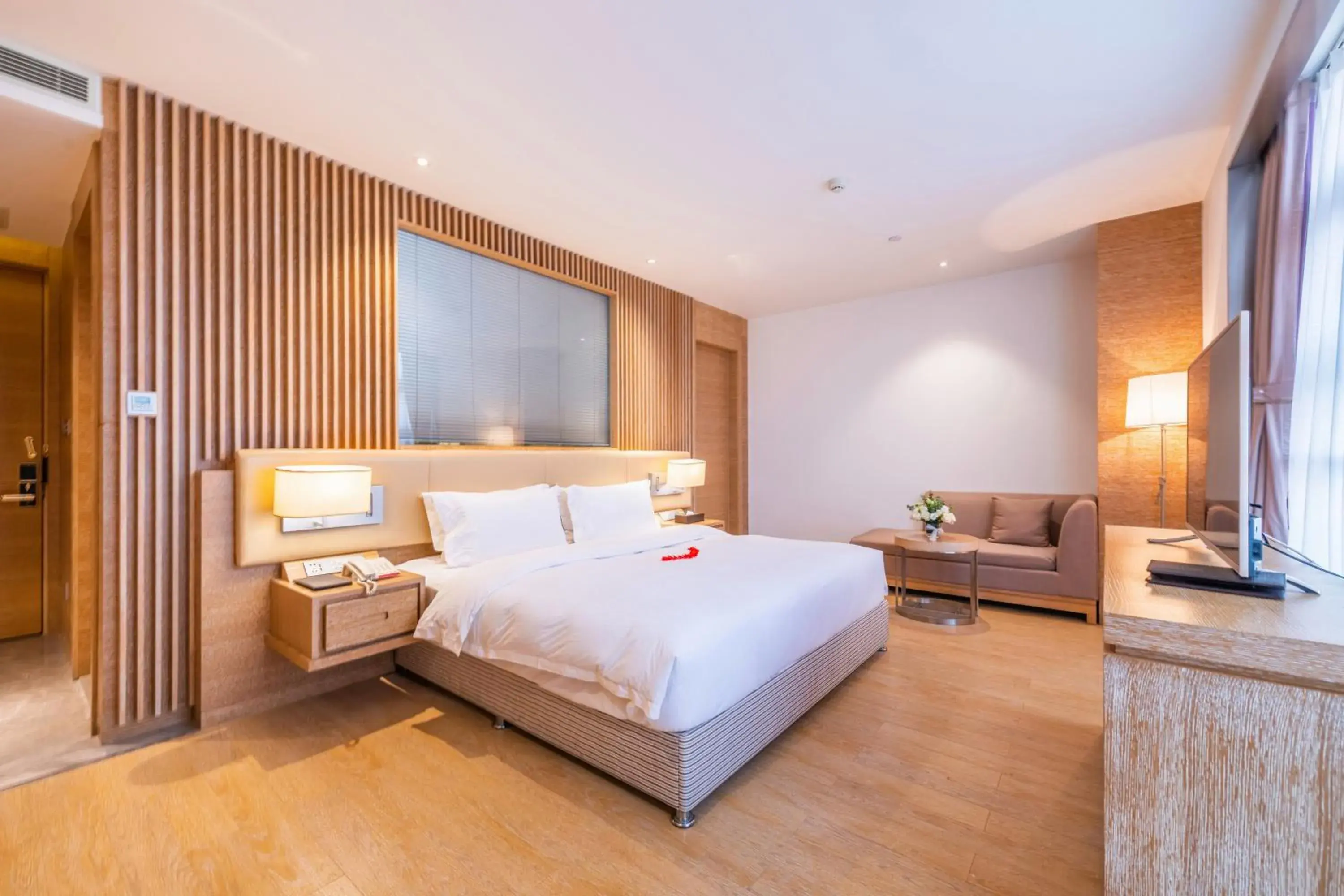 Superior King Room in Novotel Huashan Superior King Room in Novotel Huashan