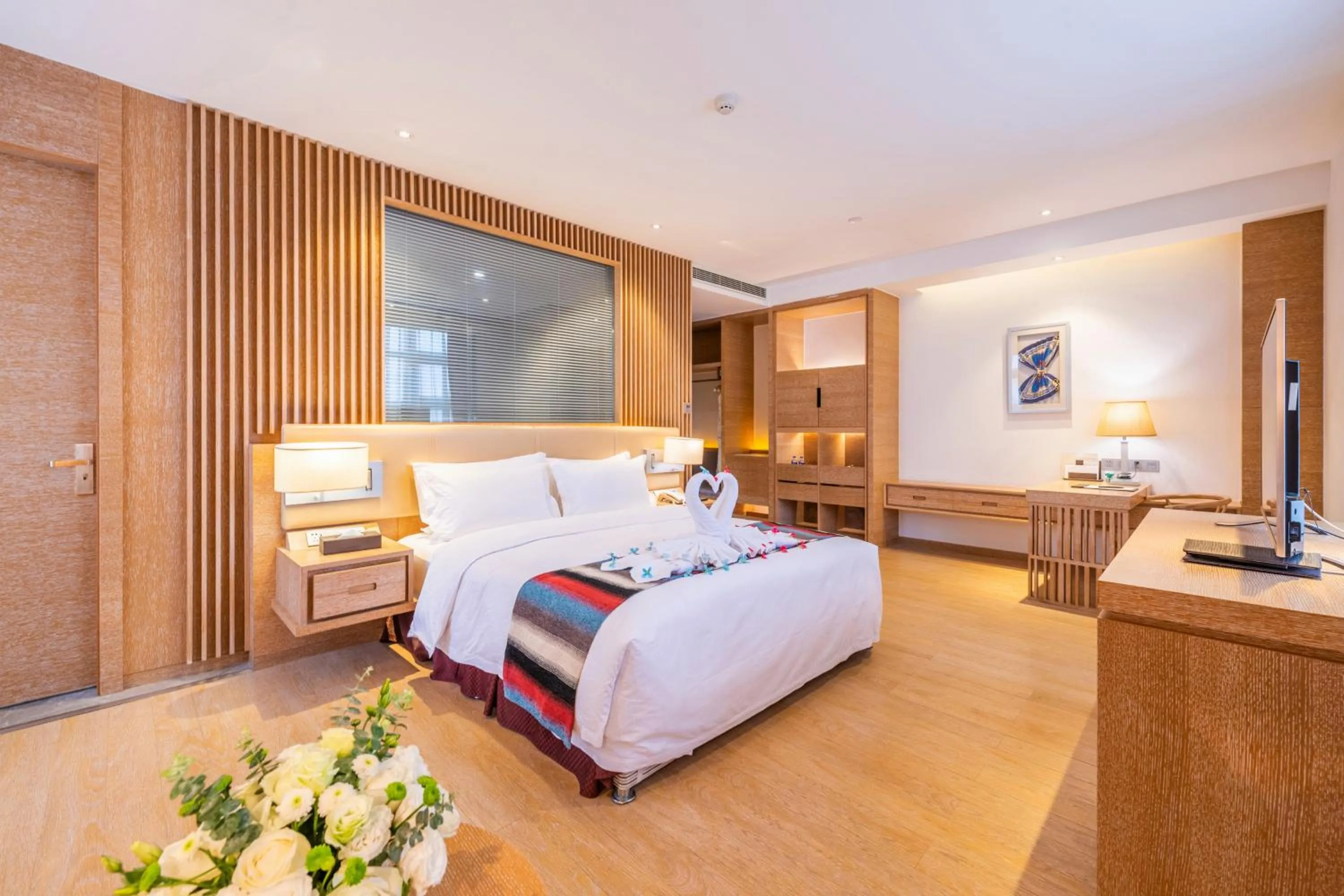 Photo of the whole room, Bed in Novotel Huashan