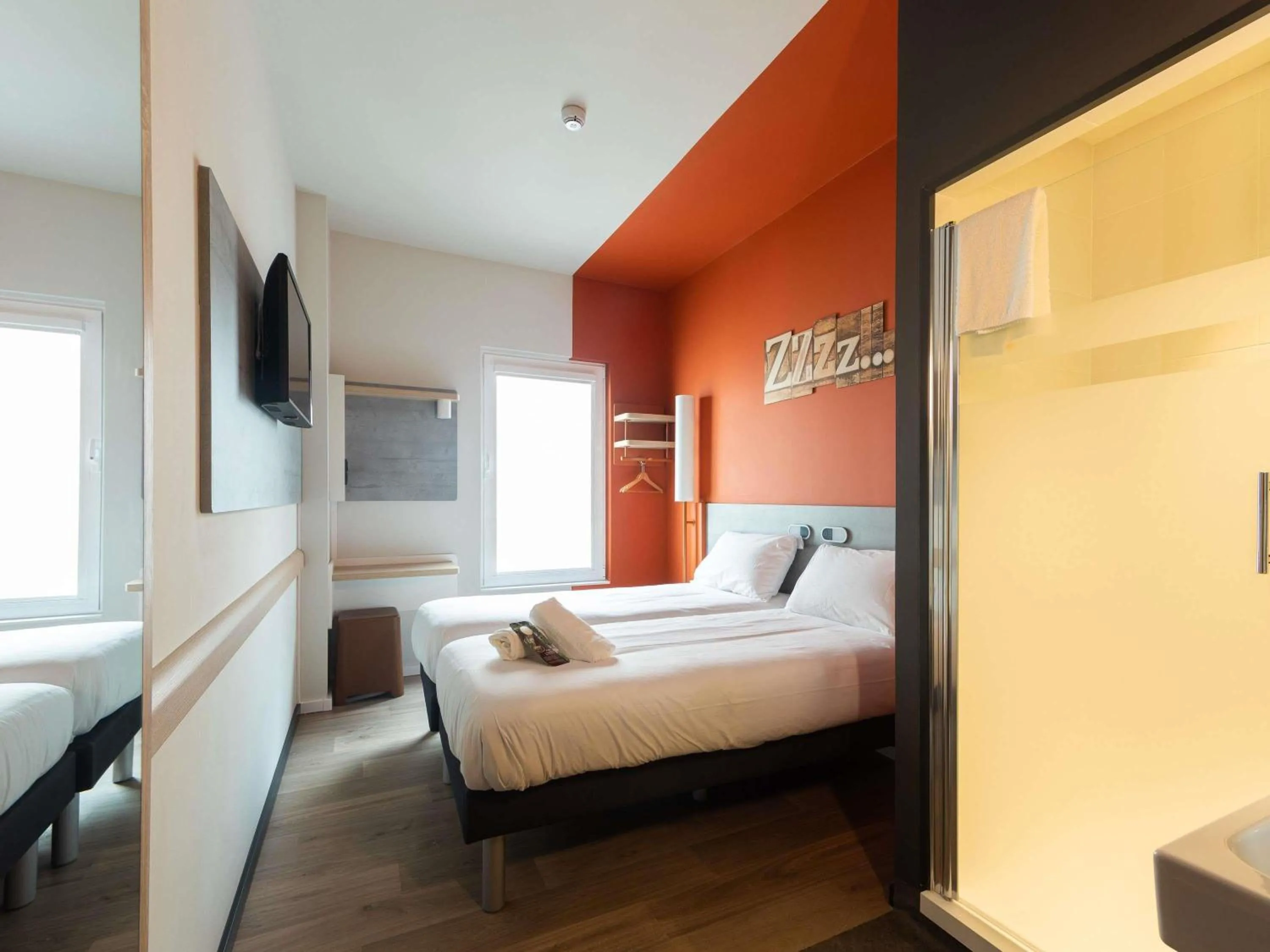 Bedroom, Bed in Ibis Budget Bilbao City