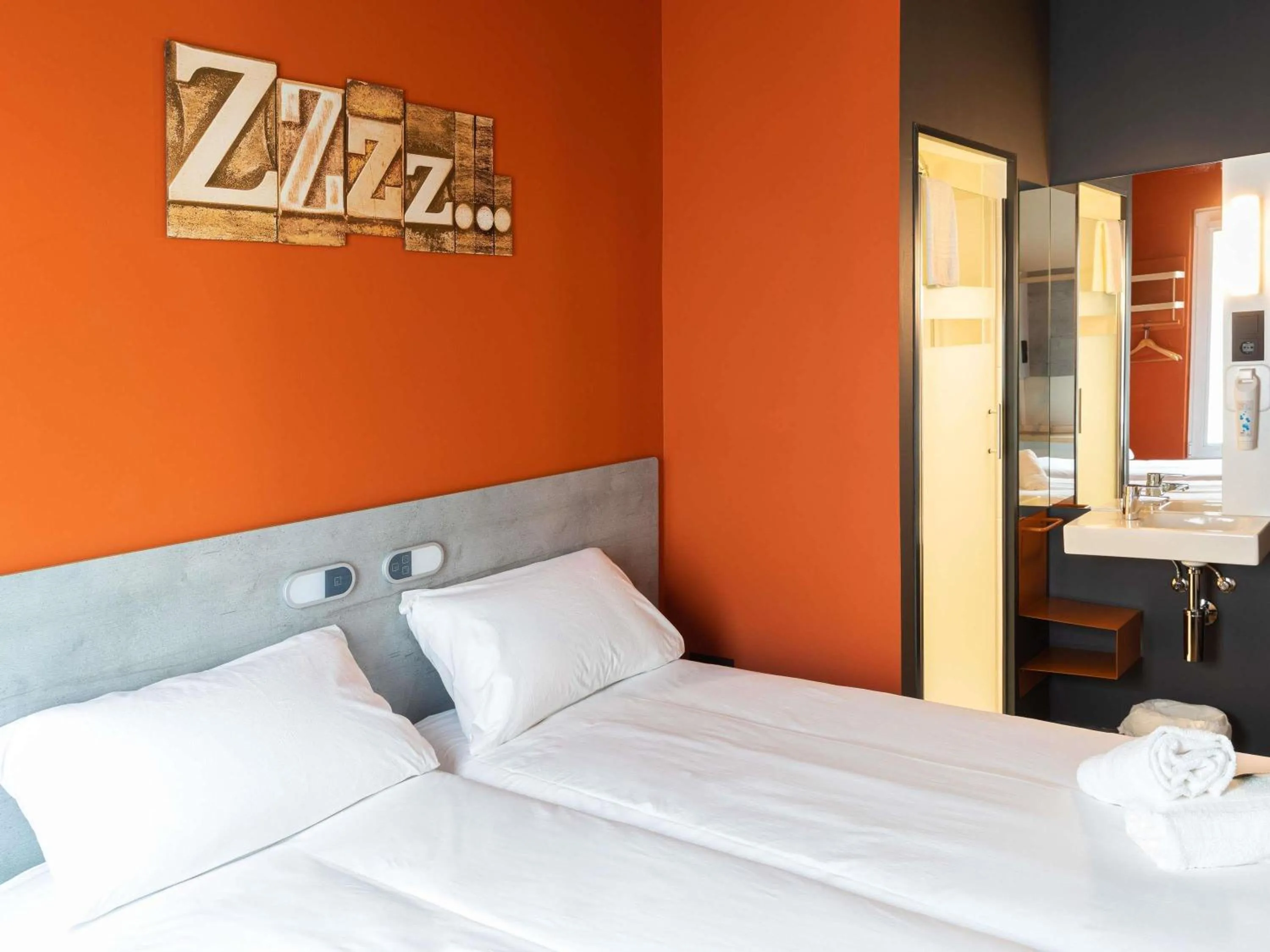 Bedroom, Bed in Ibis Budget Bilbao City