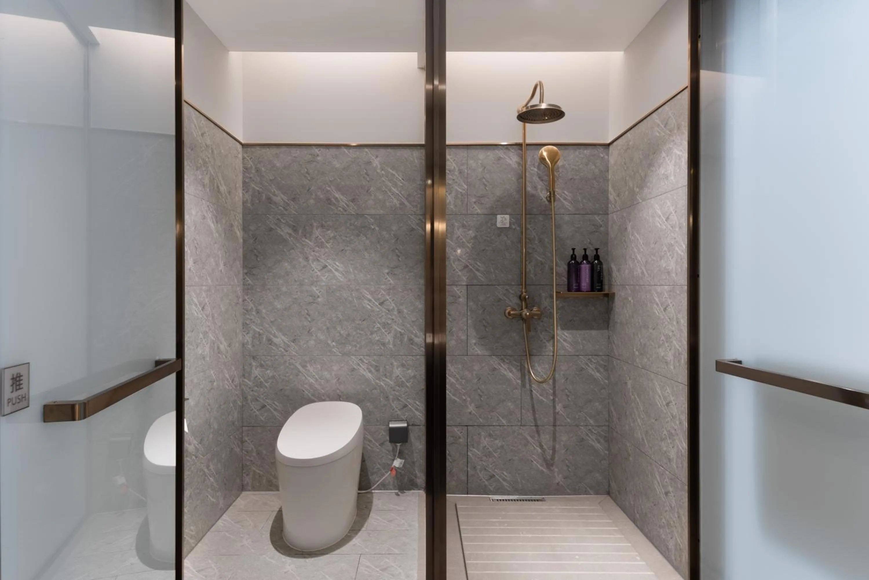 Shower in Mercure Xian North