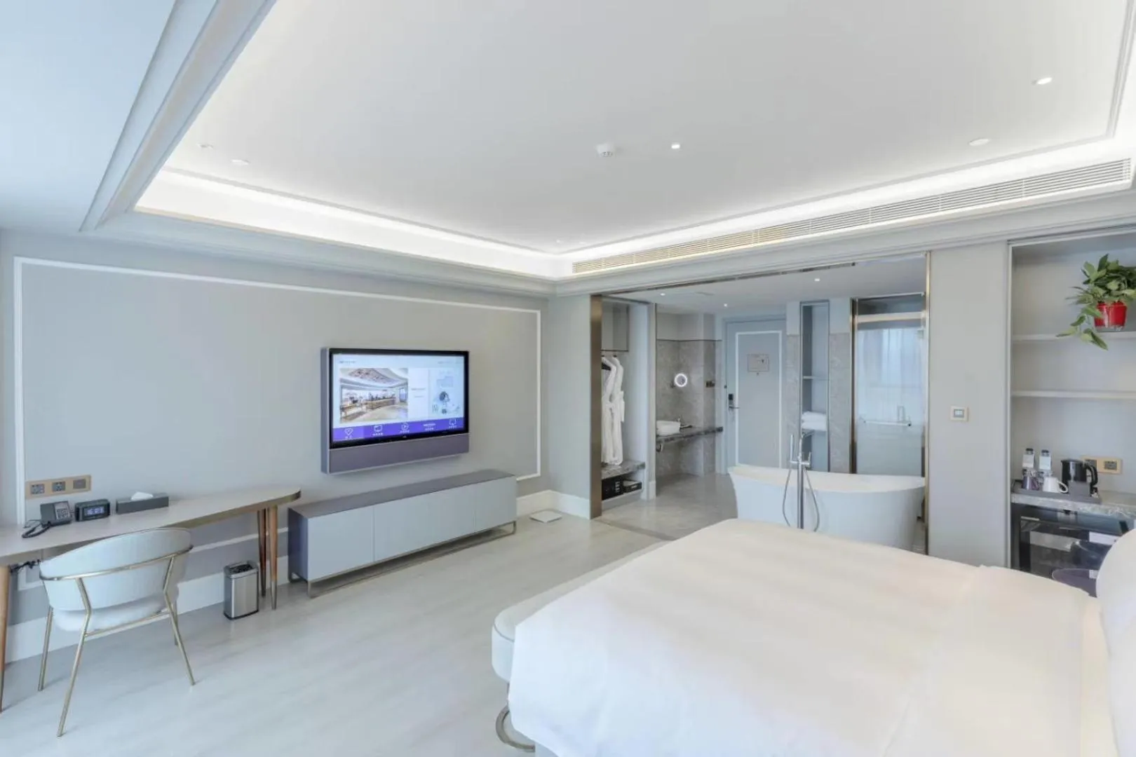 Bathroom, Bed in Mercure Xian North