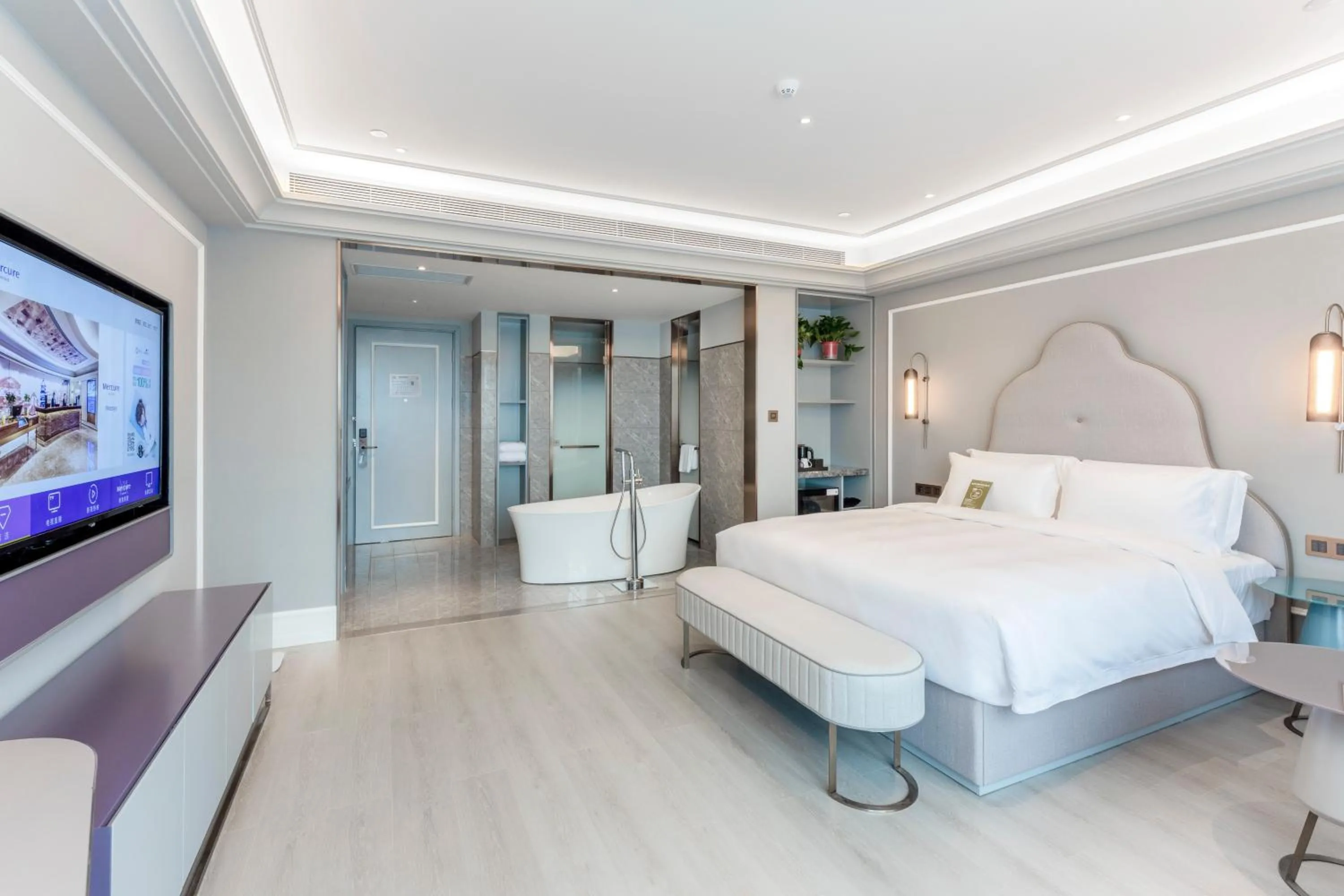 Photo of the whole room, Bed in Mercure Xian North