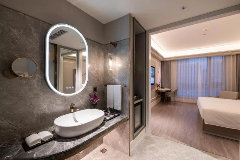 Bed in Mercure Shanghai Xujiahui South