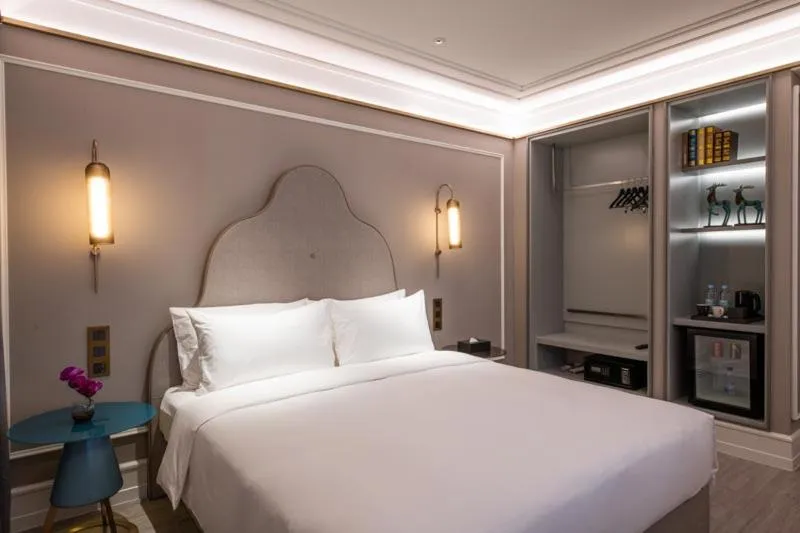 Bed in Mercure Shanghai Xujiahui South
