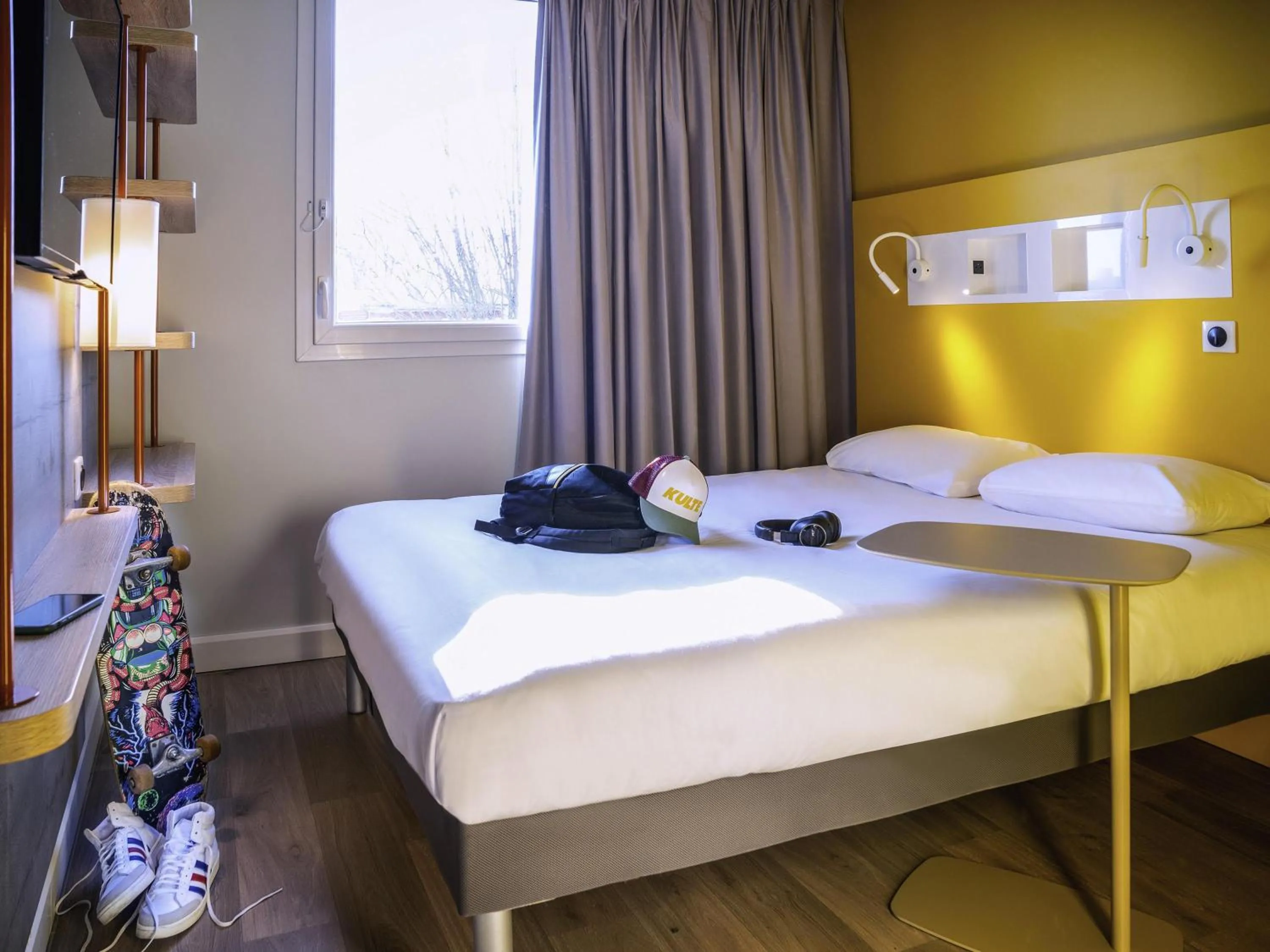 Bedroom, Bed in ibis budget Reims Parc Des Expositions