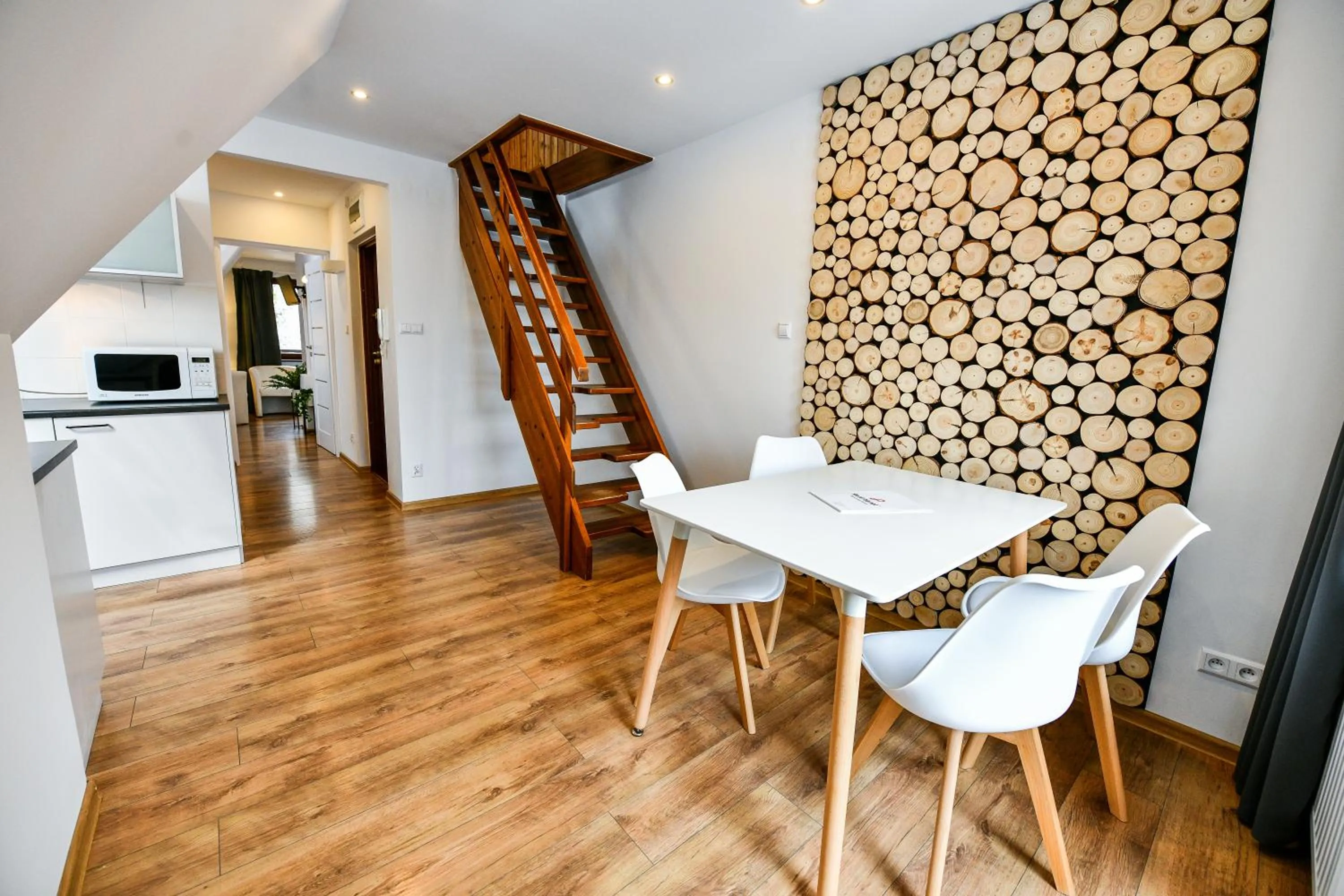 Dining area in RentPlanet - Apartamenty Bulwary Słowackiego