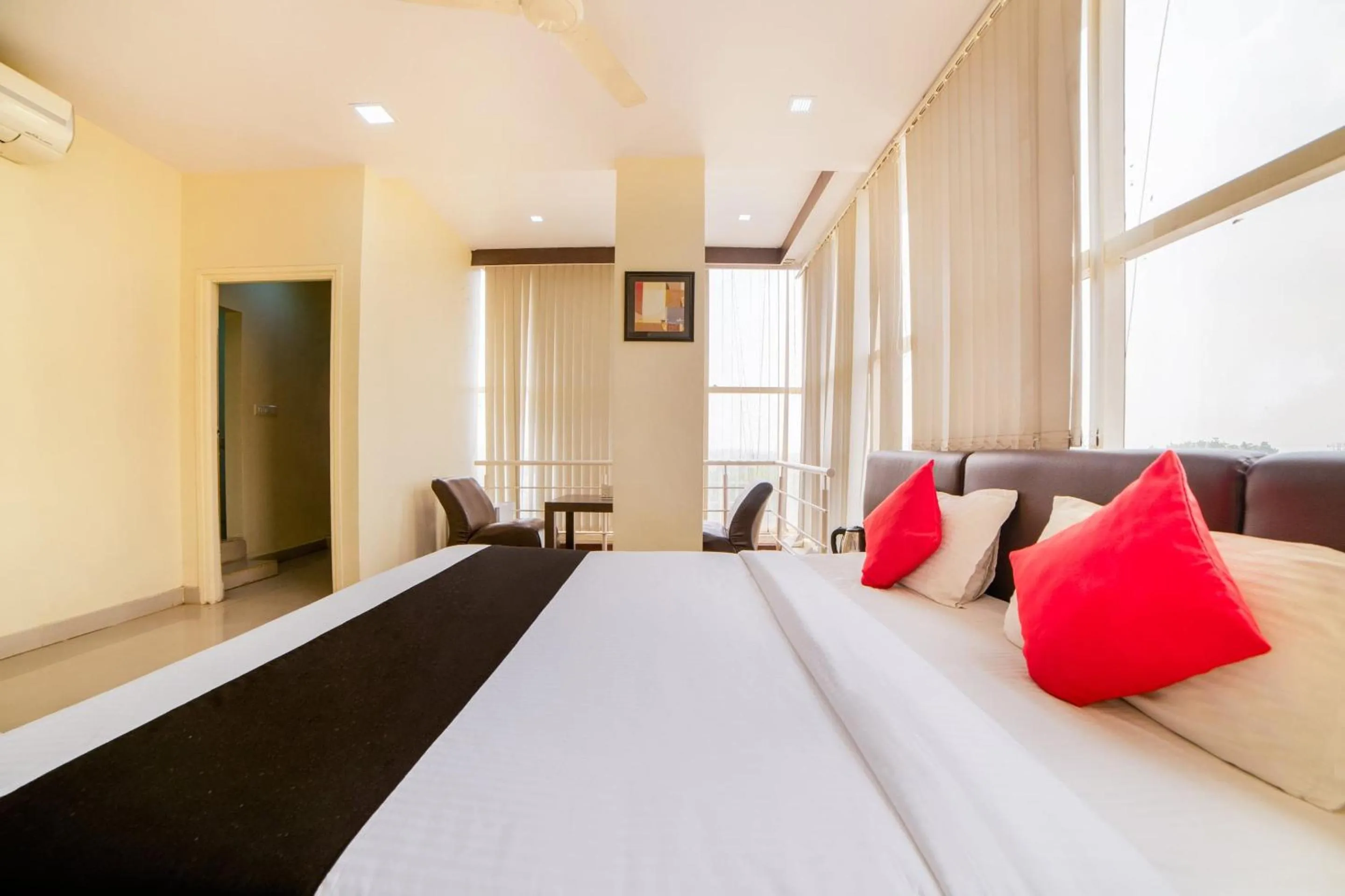 Bedroom, Bed in Super Capital O Raaga Grand