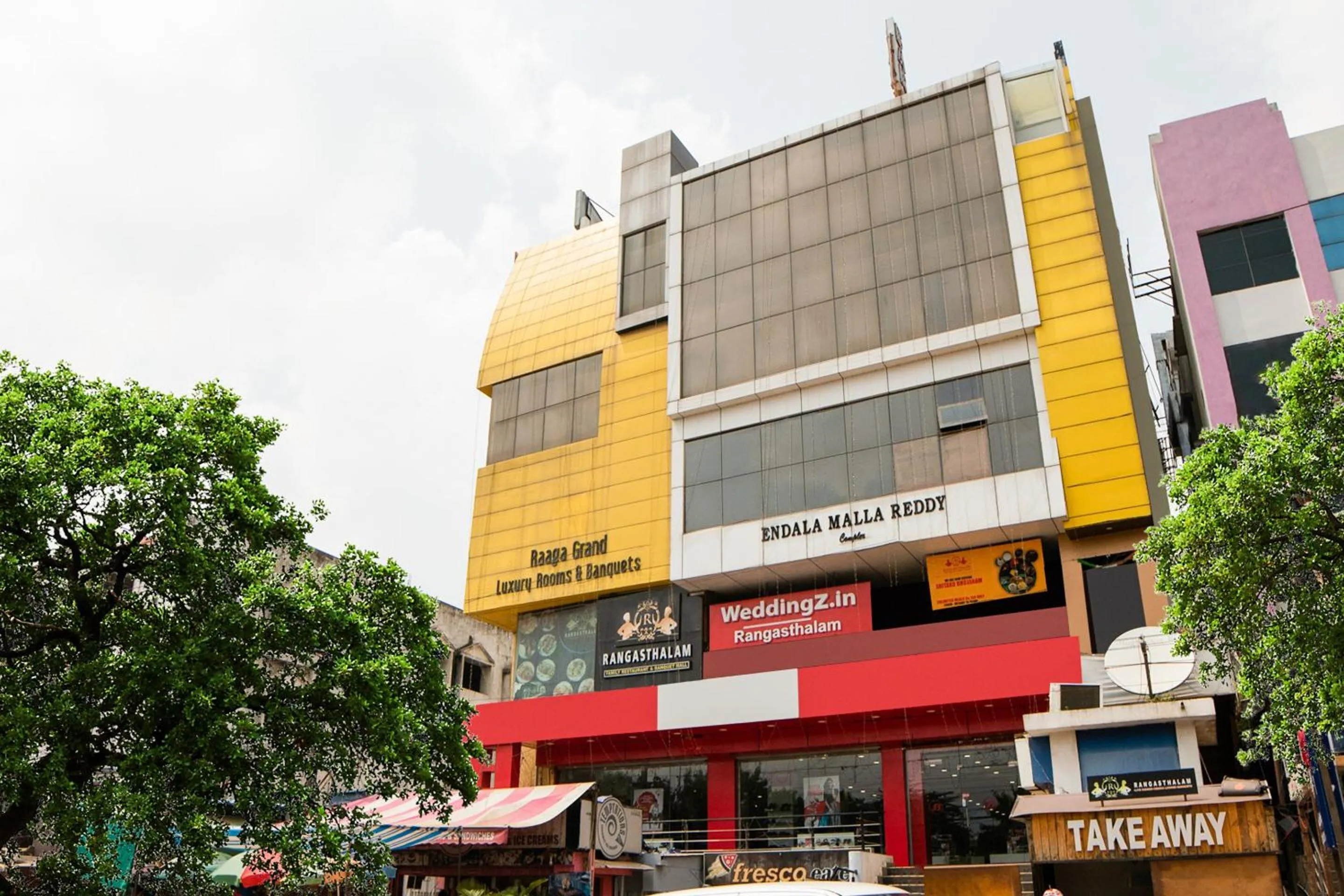 Facade/entrance in Super Capital O Raaga Grand