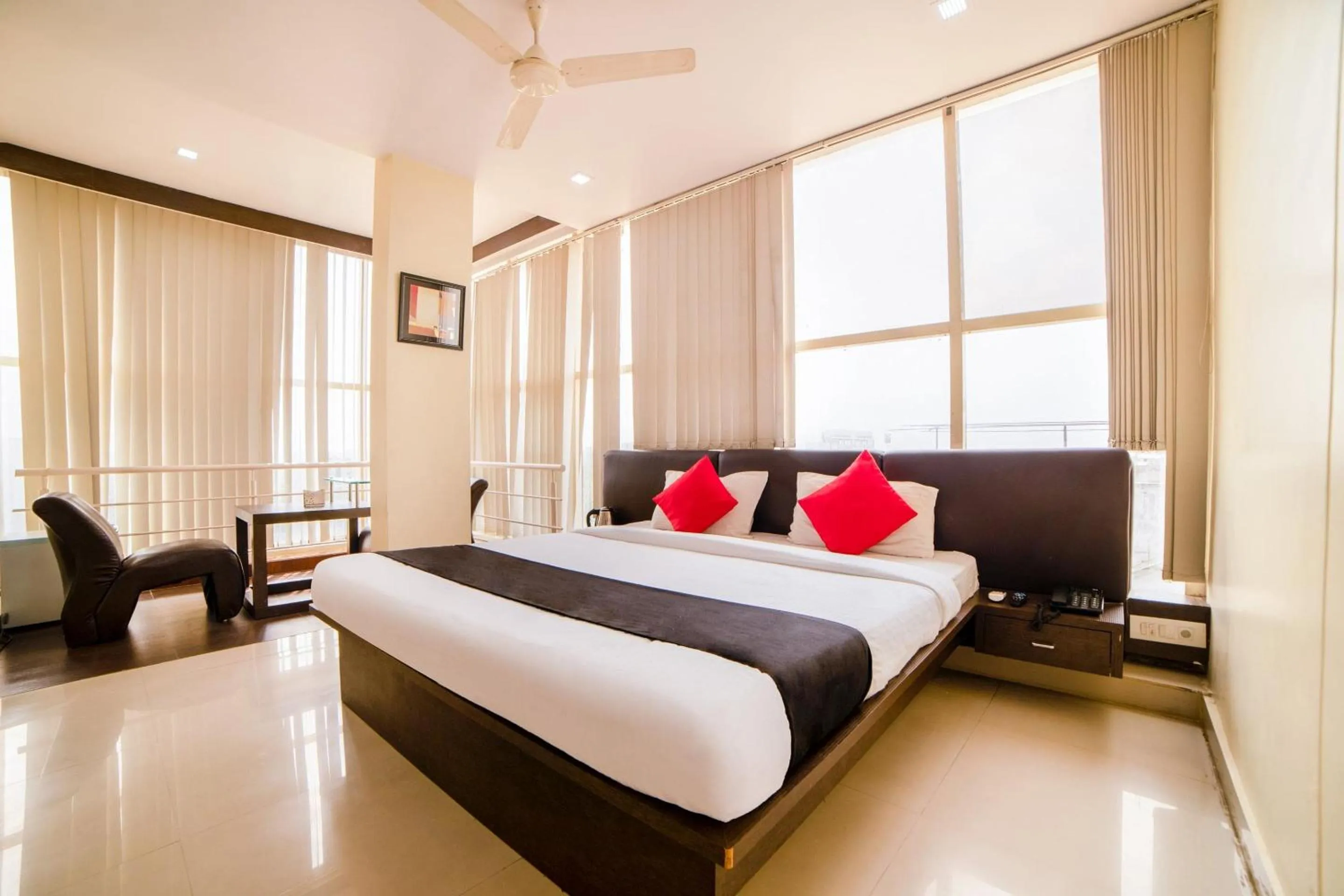 Bedroom, Bed in Super Capital O Raaga Grand