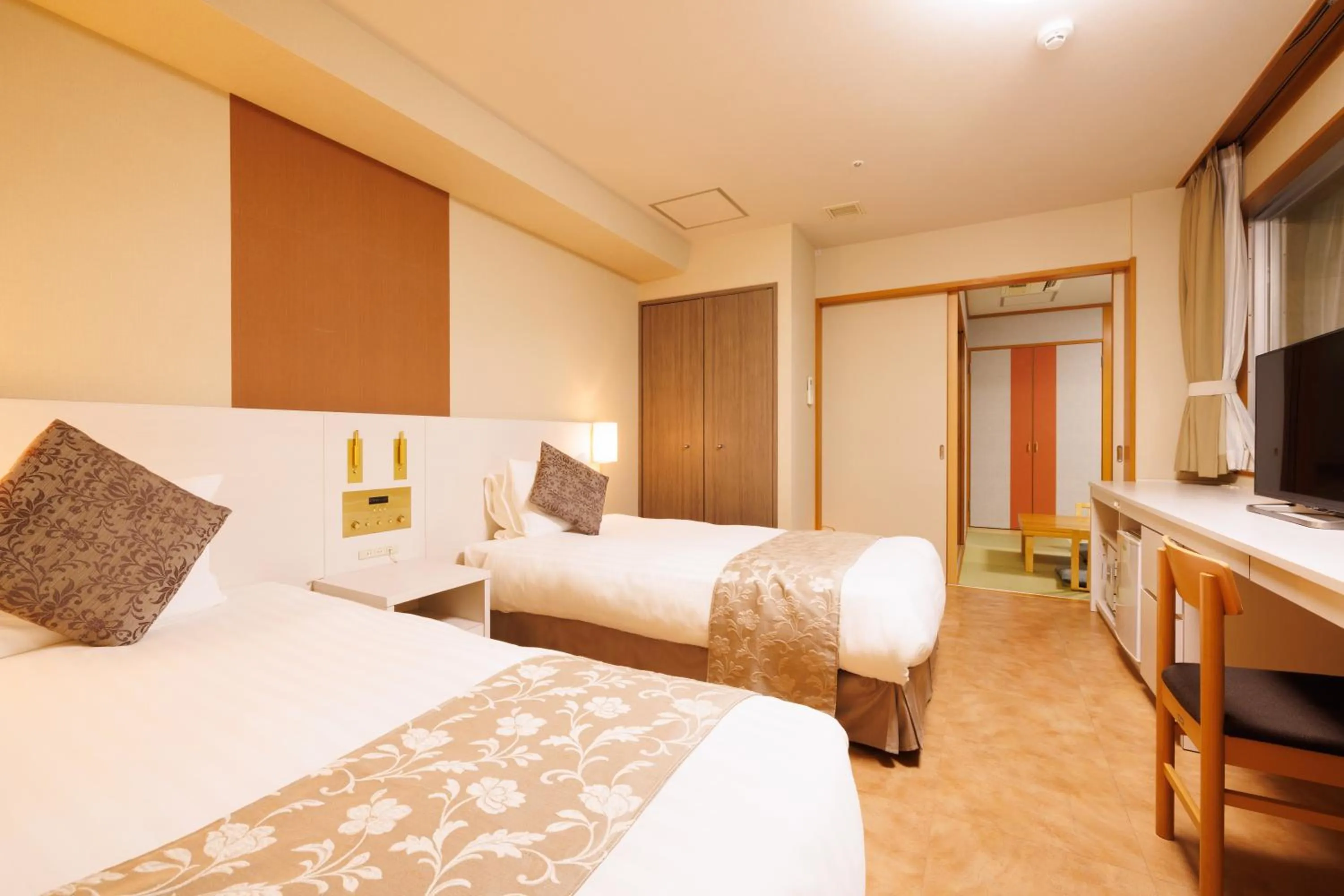 Photo of the whole room, Bed in KAMENOI HOTEL Itako