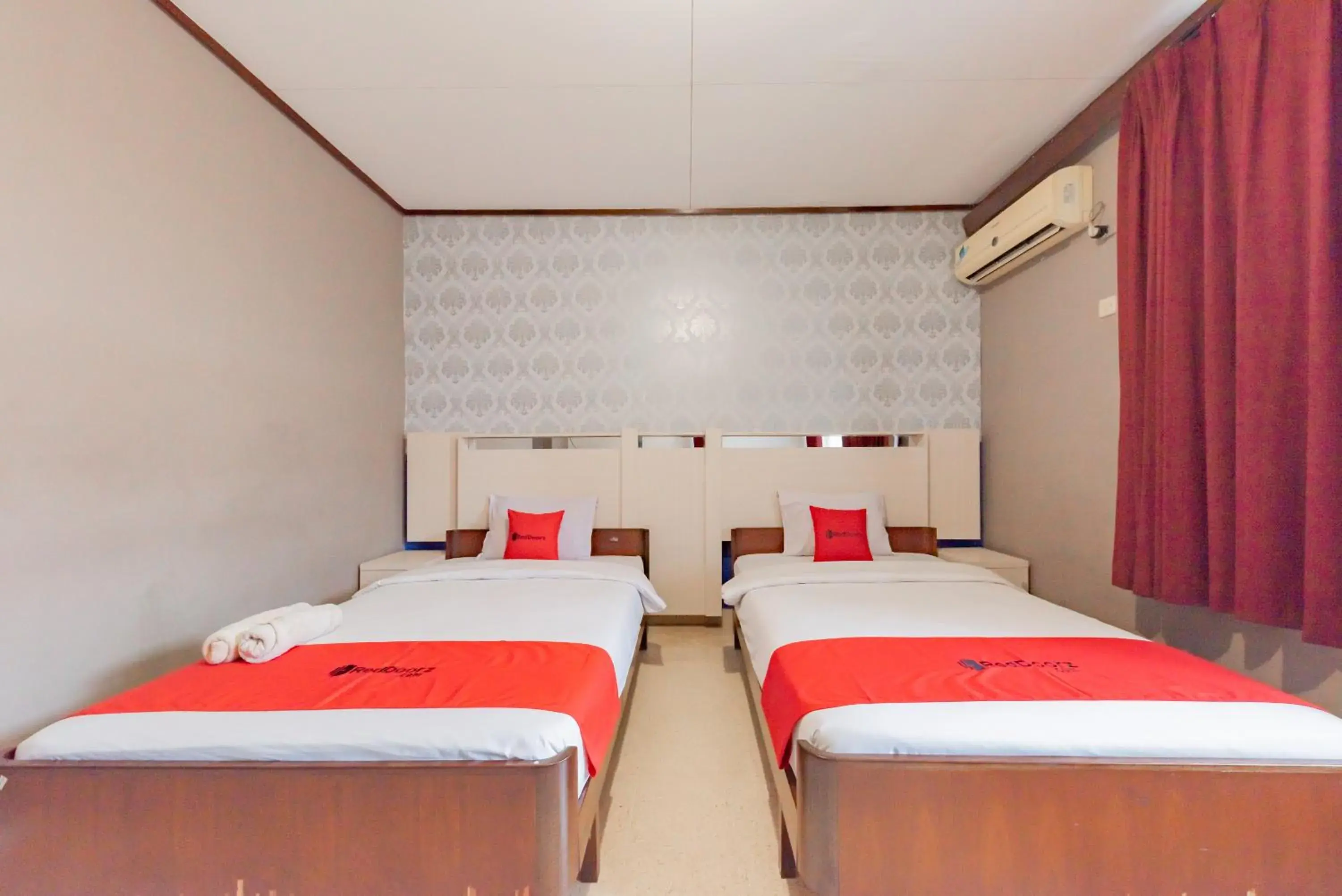 Bedroom, Bed in RedDoorz Syariah at Hotel Budi Family Bedroom, Bed in RedDoorz Syariah at Hotel Budi Family