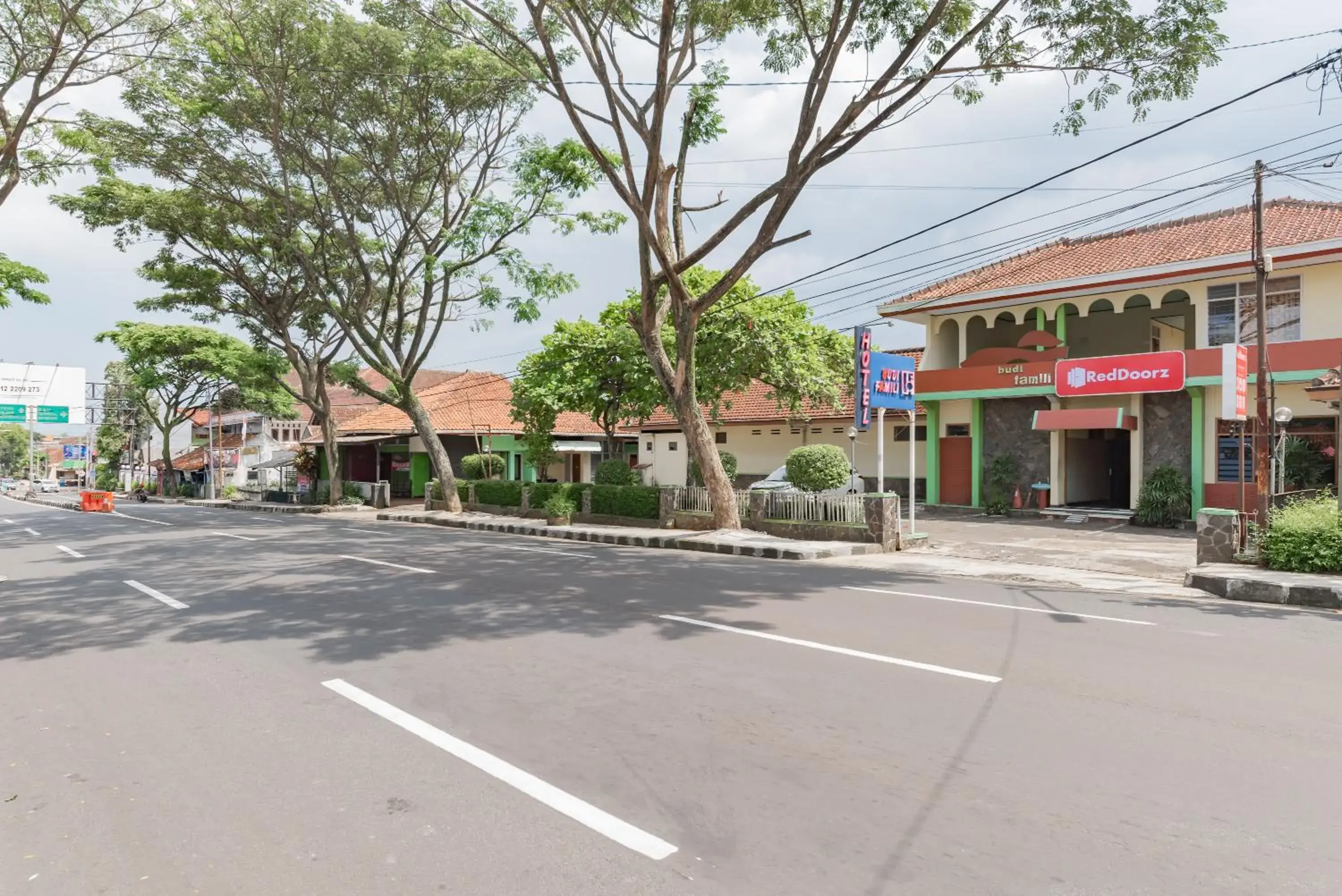 Property building in RedDoorz Syariah at Hotel Budi Family Property building in RedDoorz Syariah at Hotel Budi Family