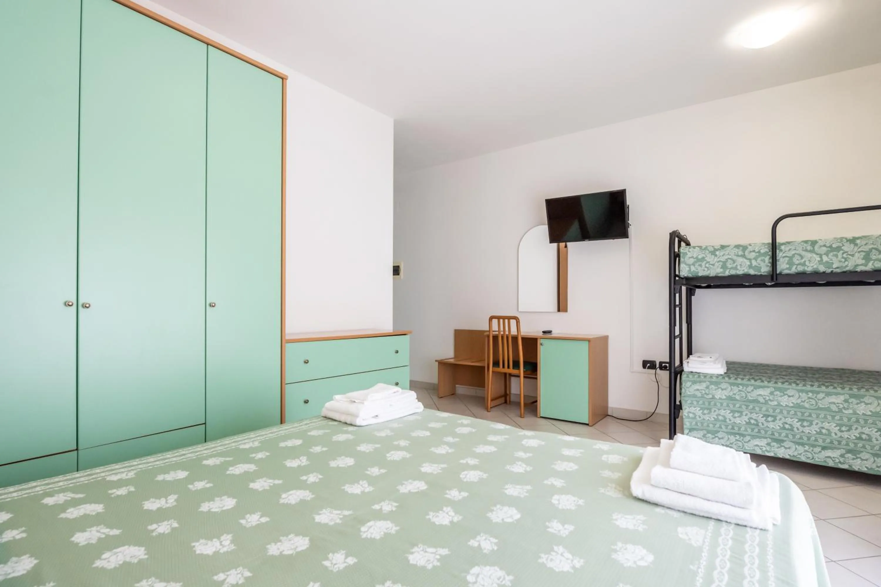 TV and multimedia, Bed in Hotel Marebello