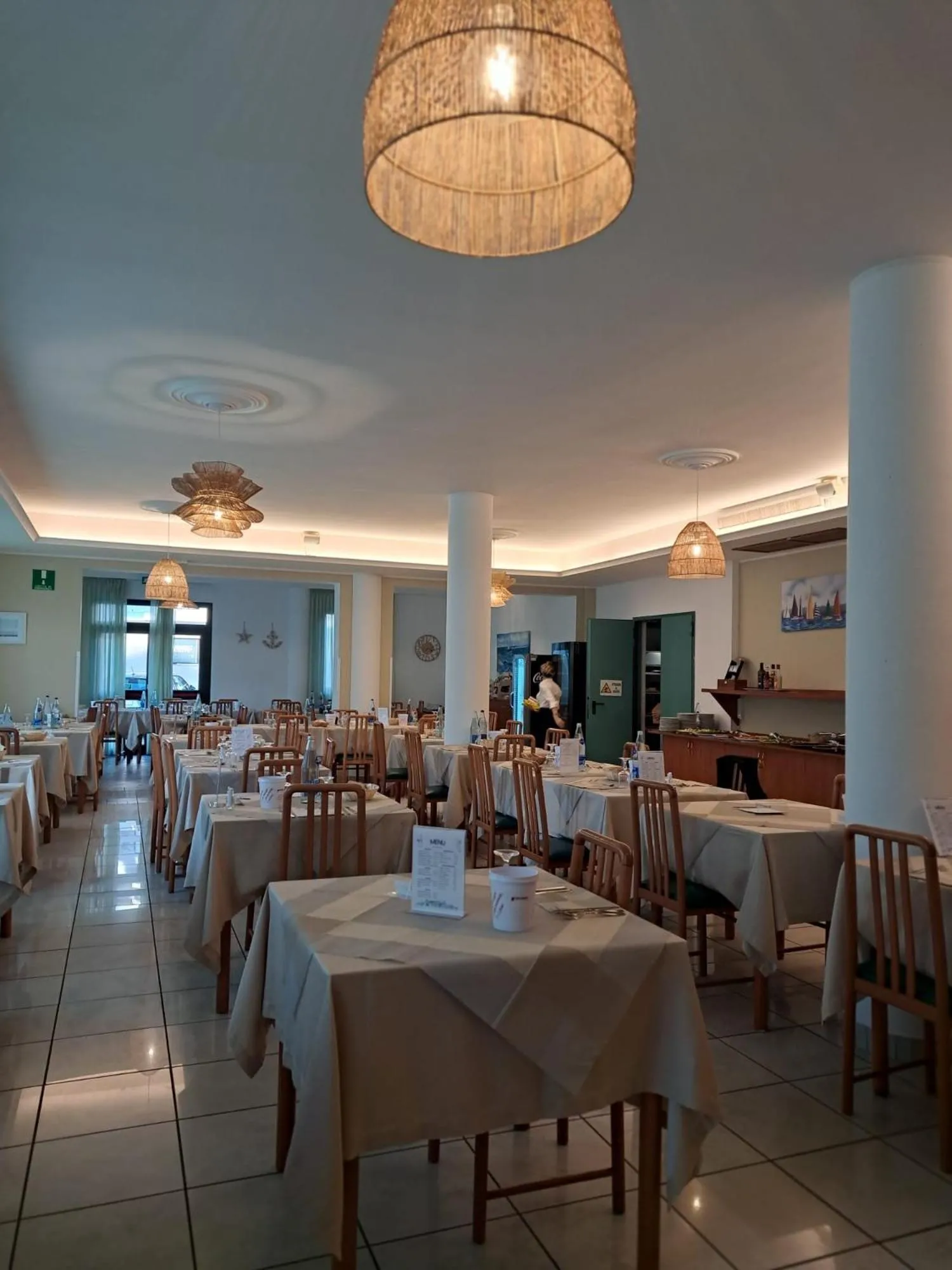 Restaurant/places to eat in Hotel Marebello