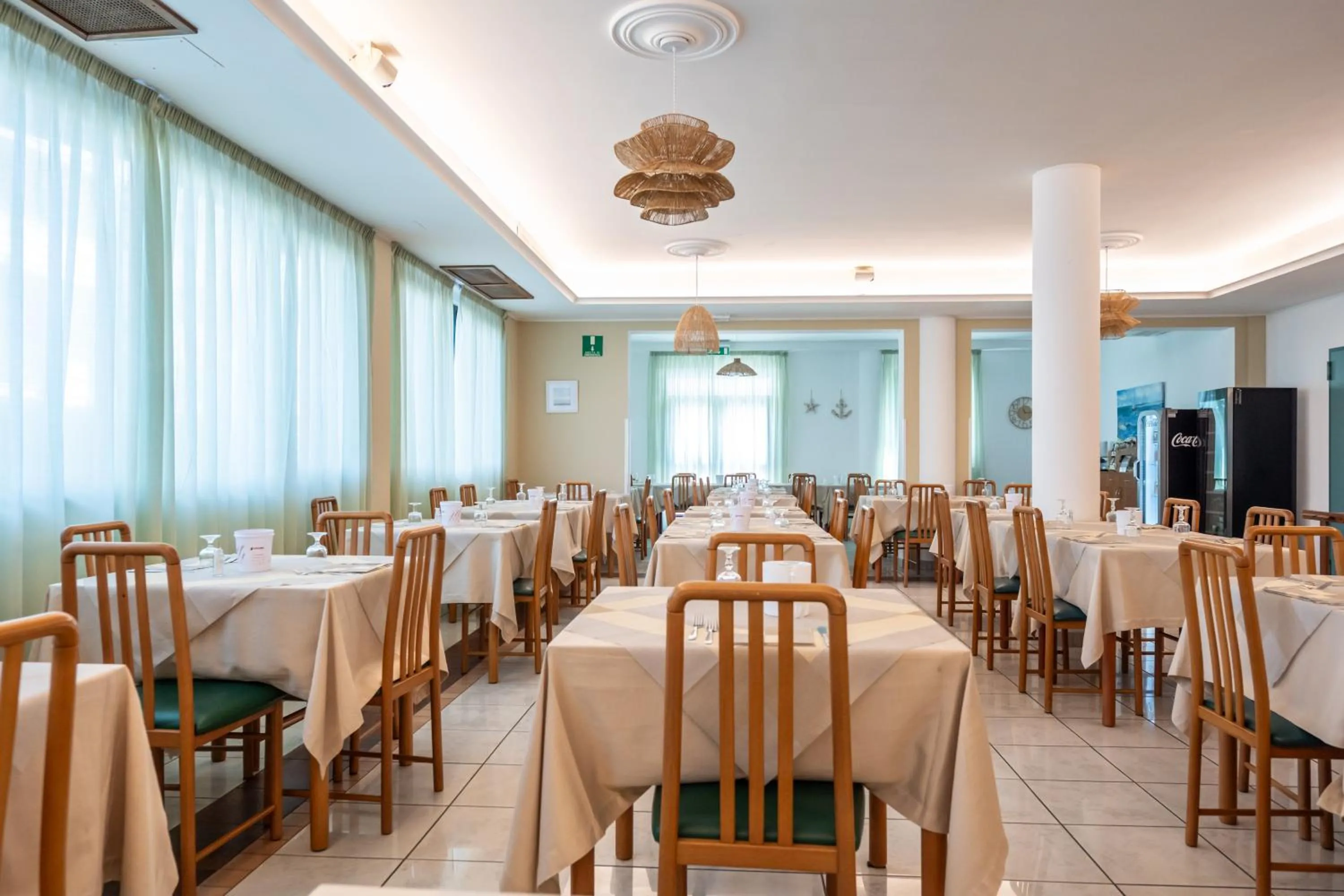 Restaurant/places to eat in Hotel Marebello