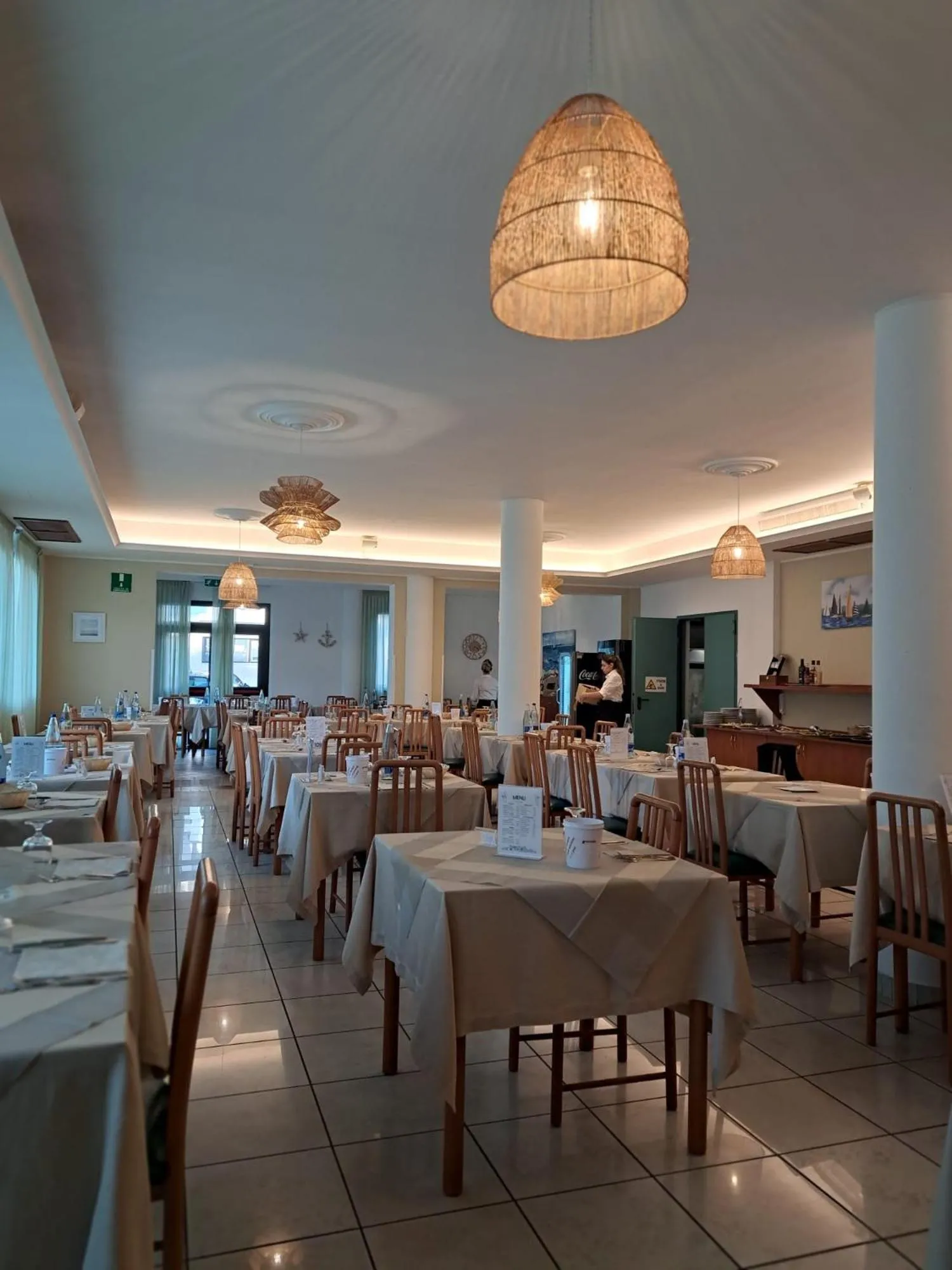 Restaurant/places to eat in Hotel Marebello
