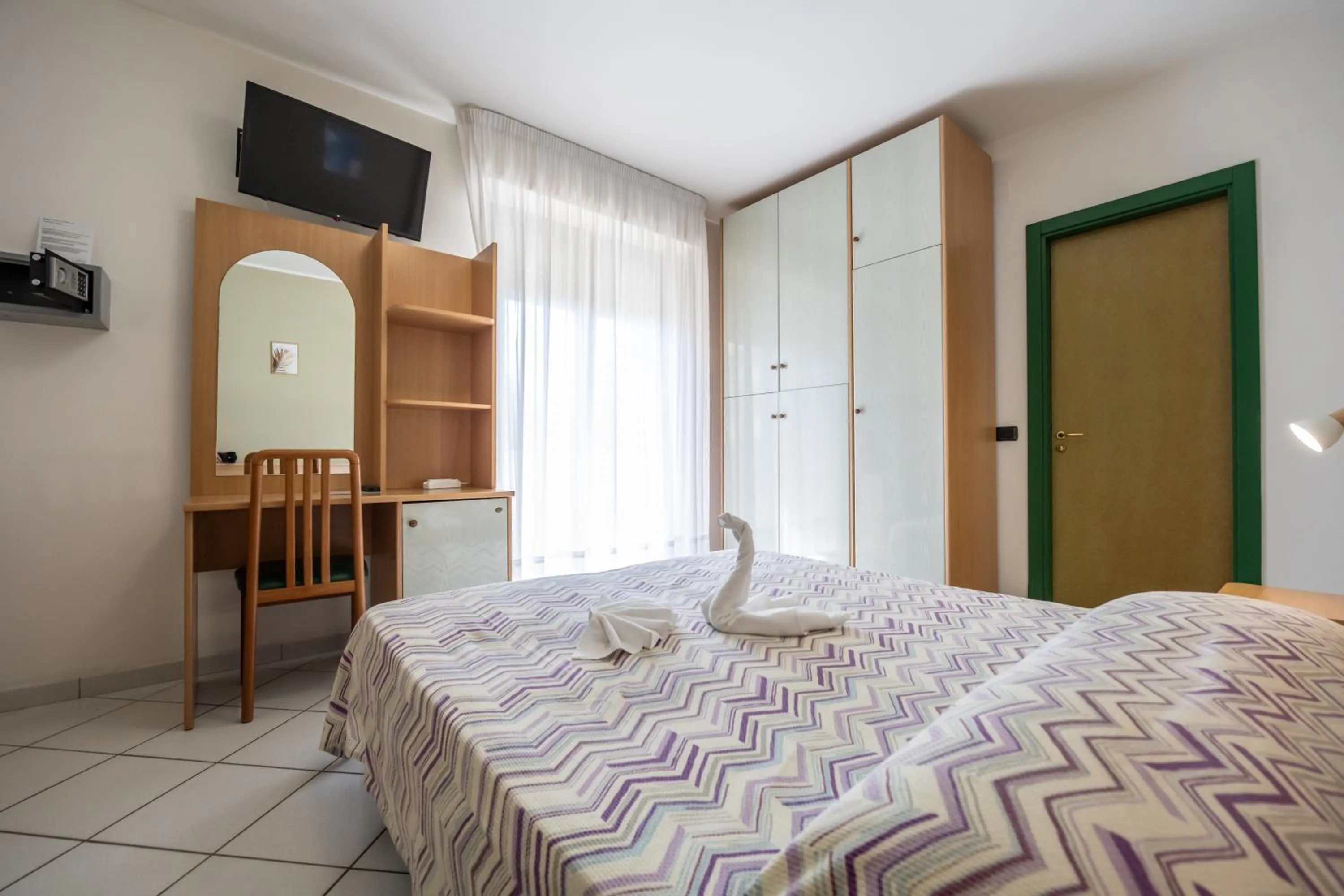 TV and multimedia, Bed in Hotel Marebello