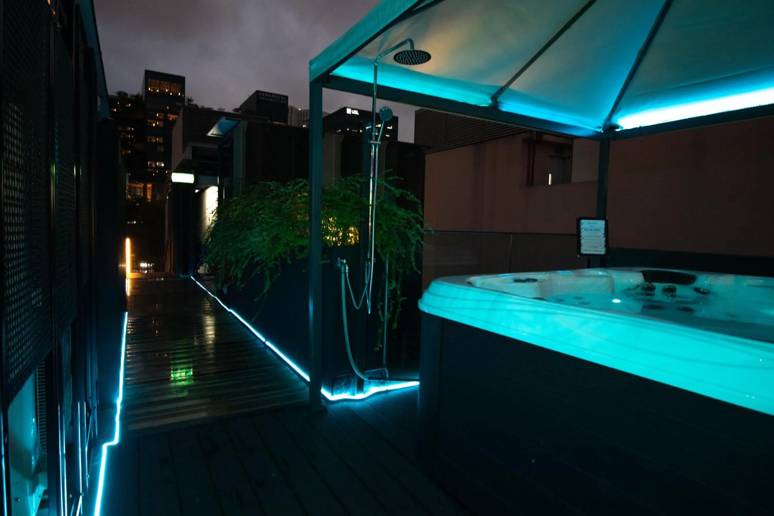 Hot Tub in Hotel NuVe Elements