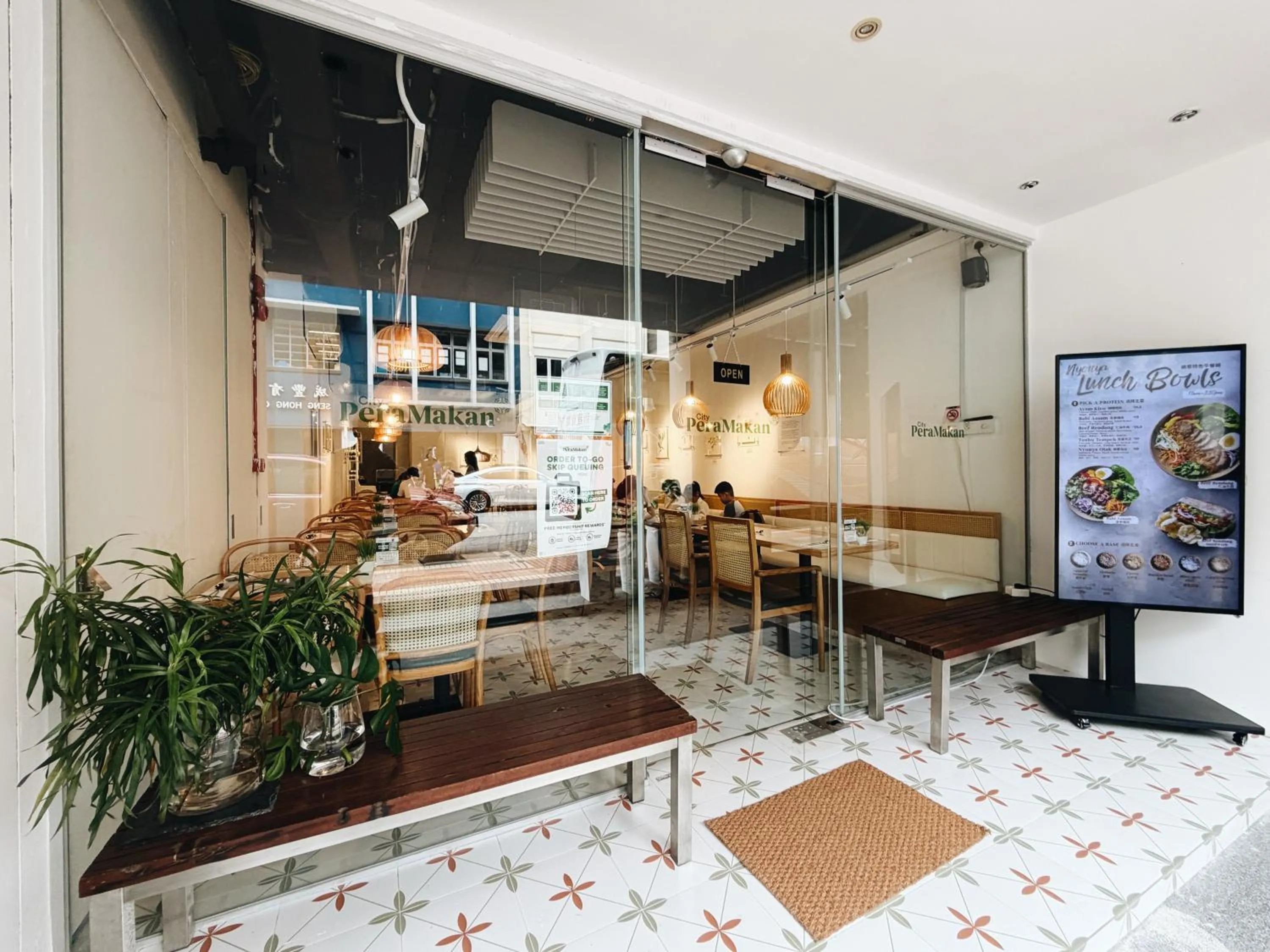 Restaurant/places to eat in Hotel NuVe Elements