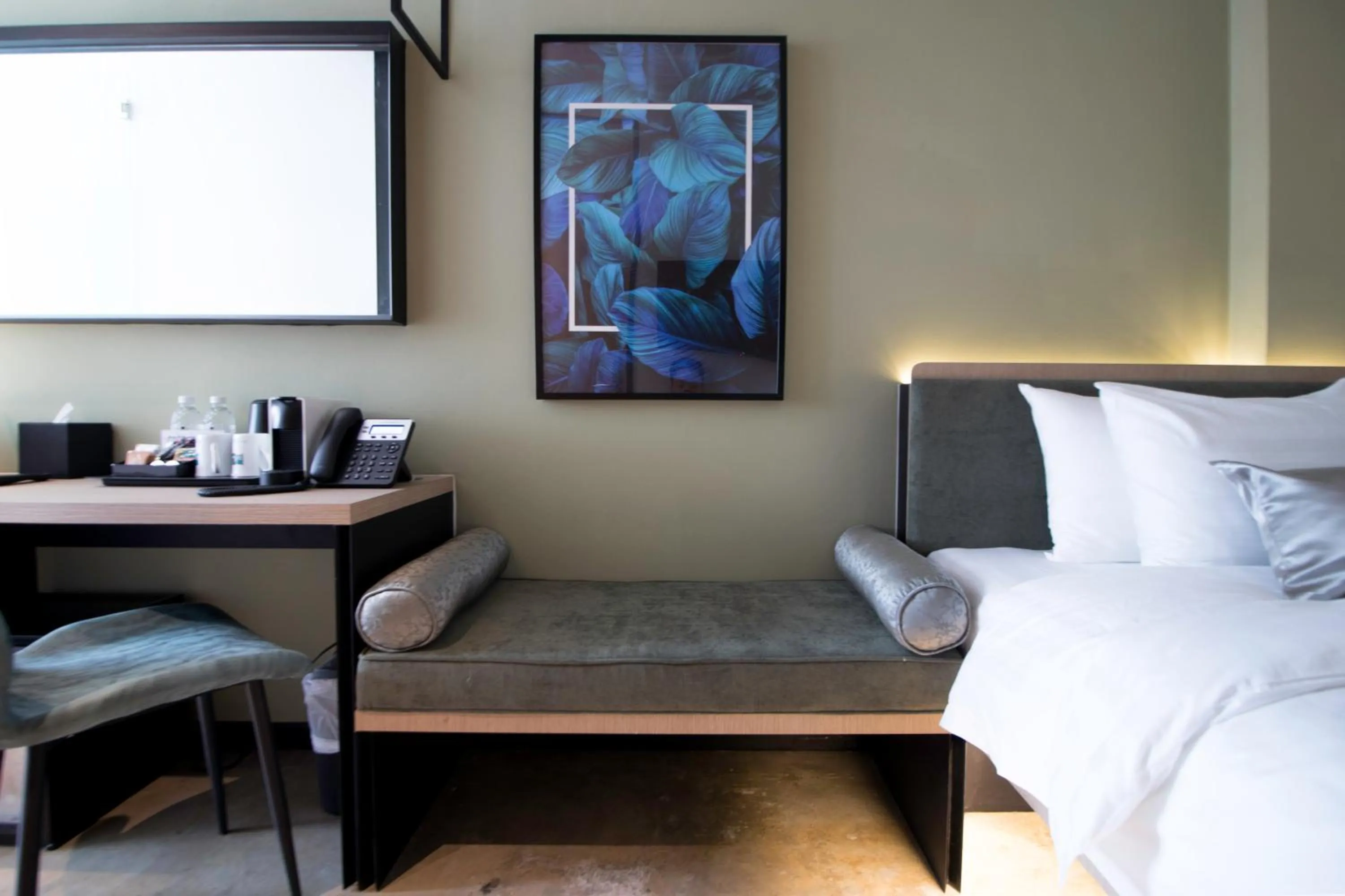 Coffee/tea facilities, Bed in Hotel NuVe Elements