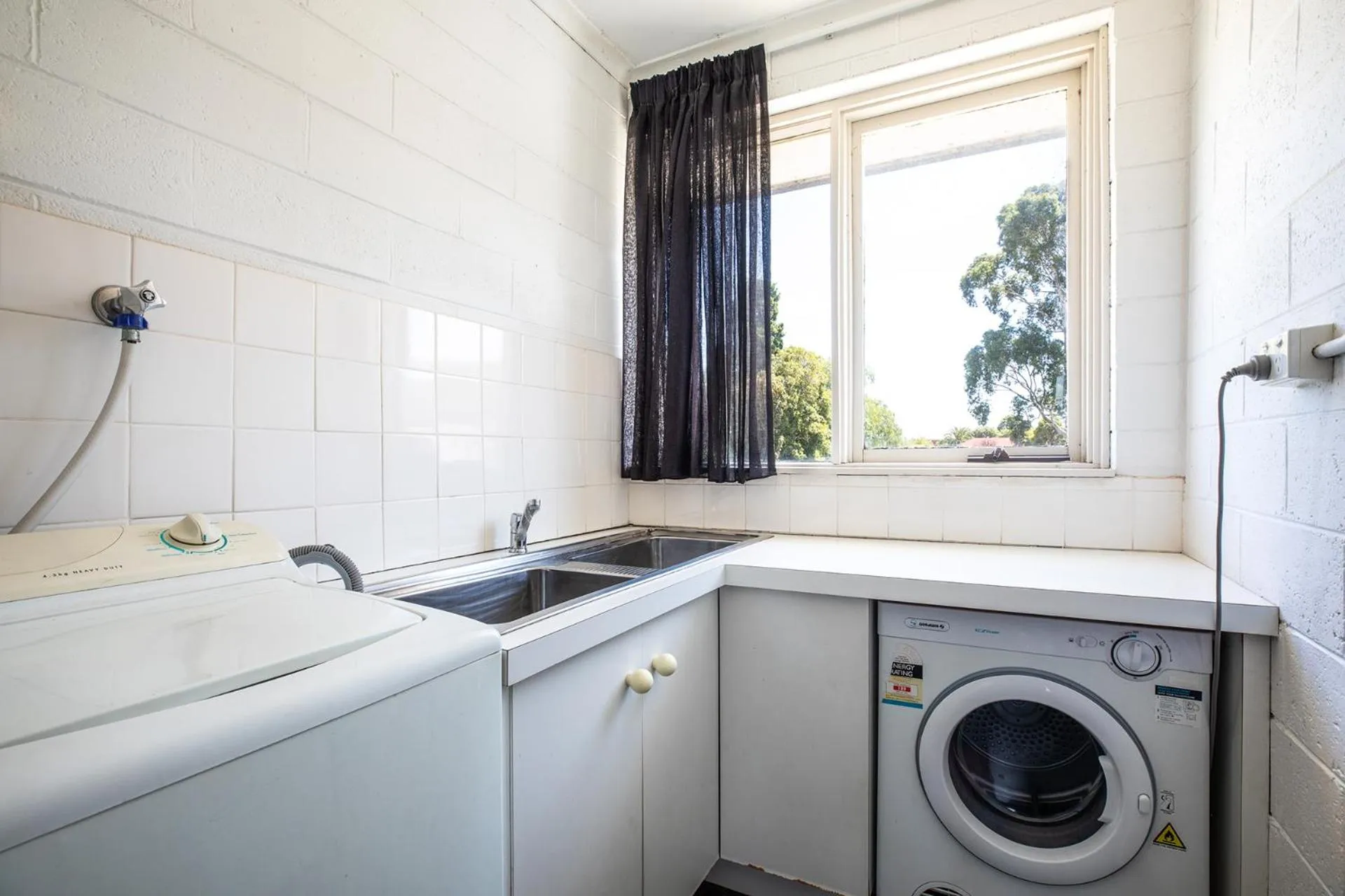 washing machine in The Mulgrave Motel