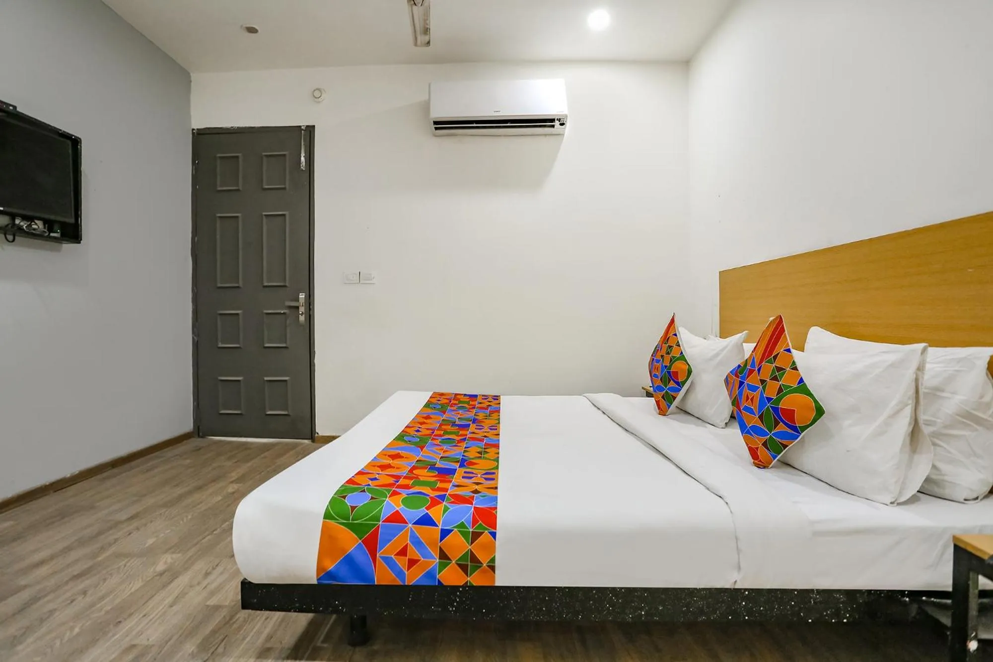 Communal lounge/ TV room, Bed in FabHotel Vat