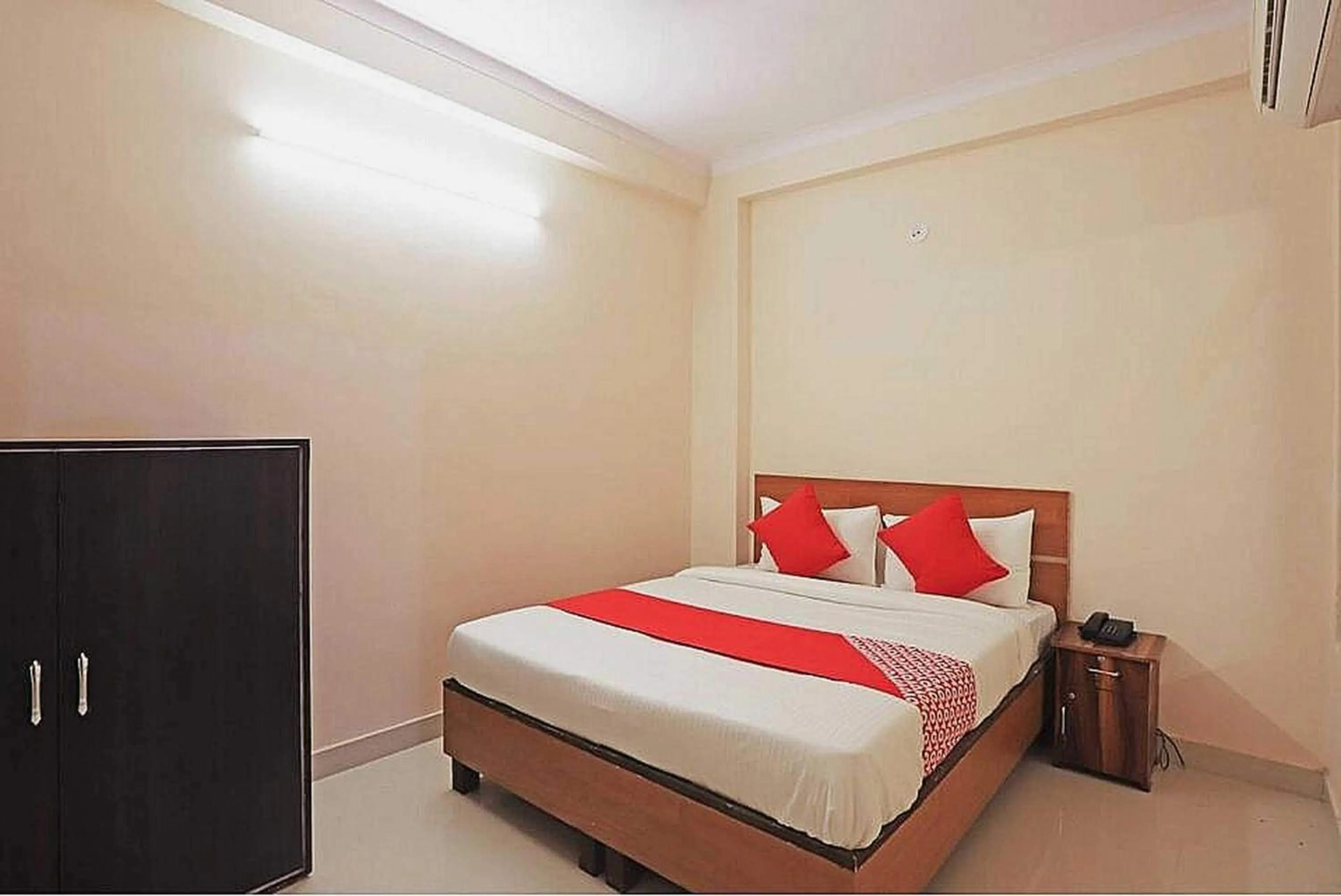 Bedroom, Bed in Hotel O Lal Residency