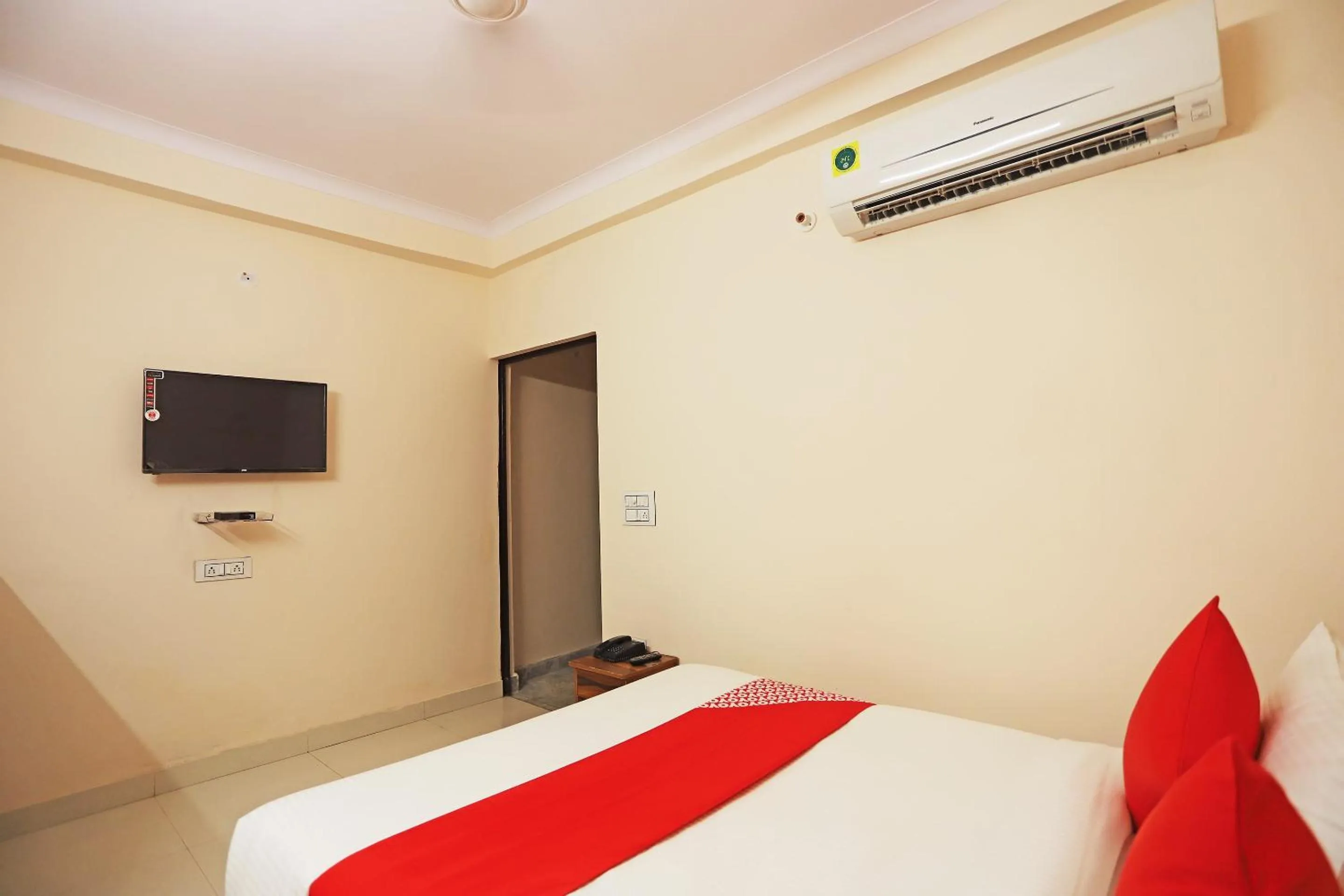 Bedroom, Bed in Hotel O Lal Residency