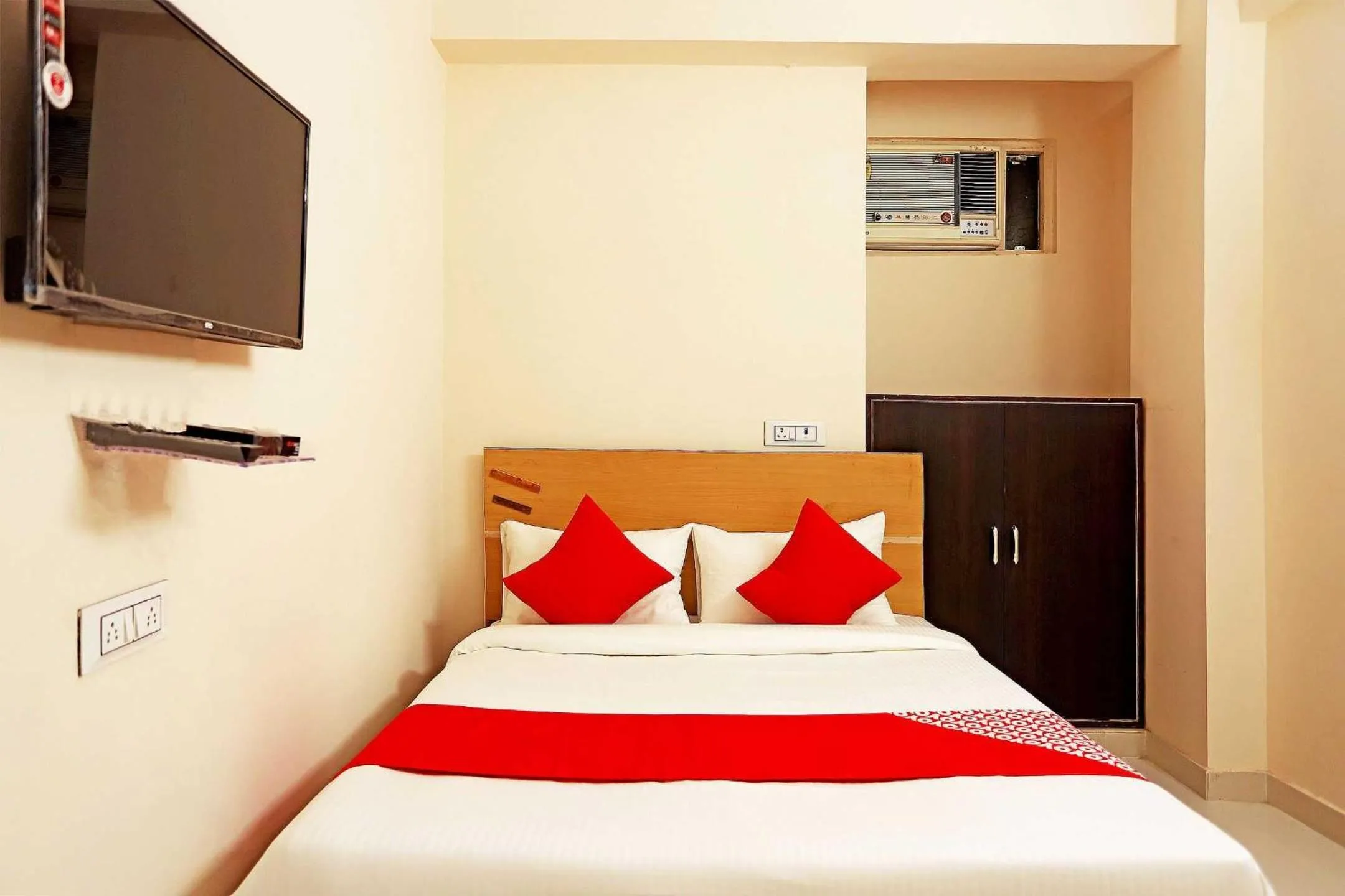 Bedroom, Bed in Hotel O Lal Residency
