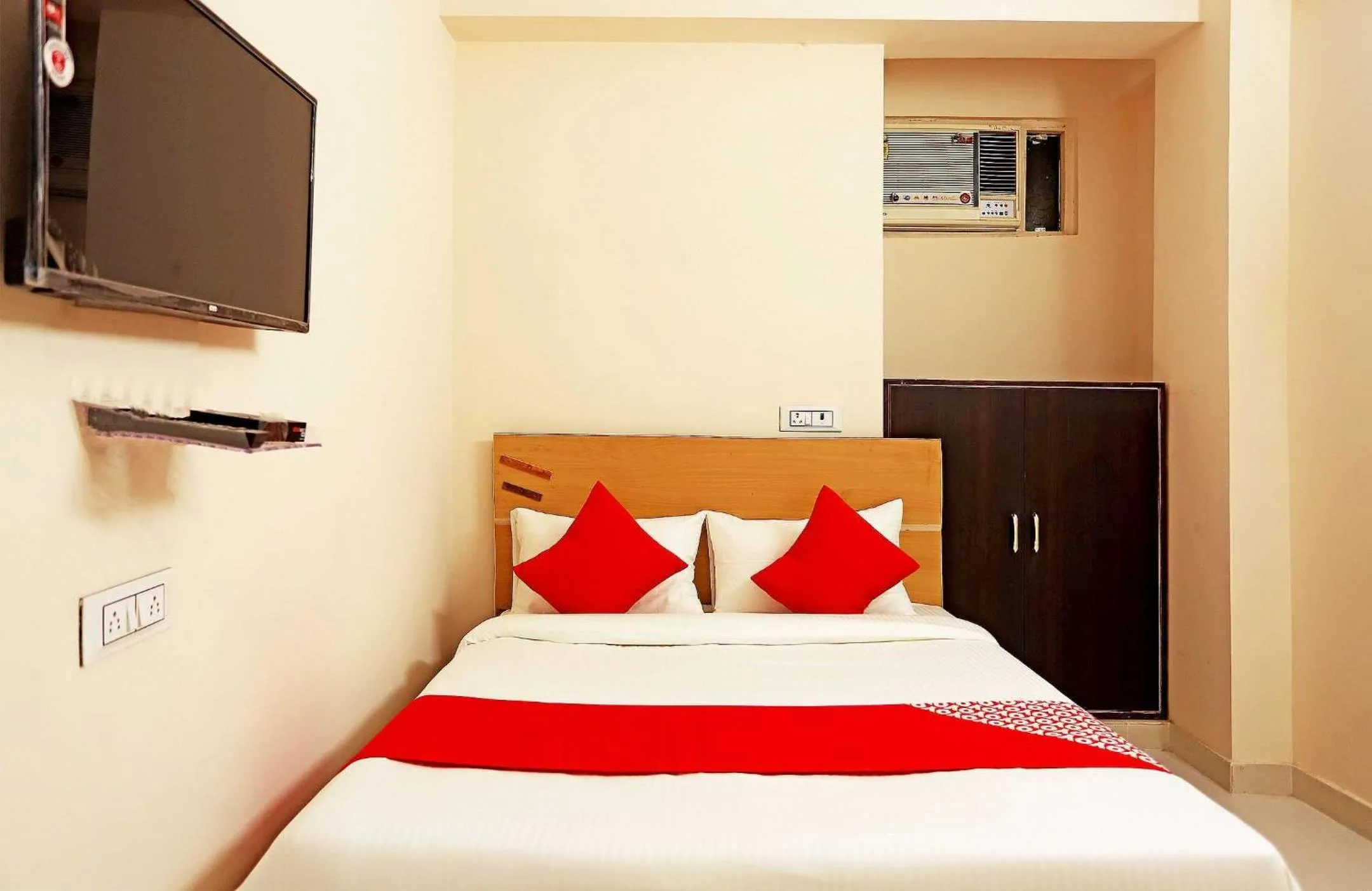 Bedroom, Bed in Hotel O Lal Residency