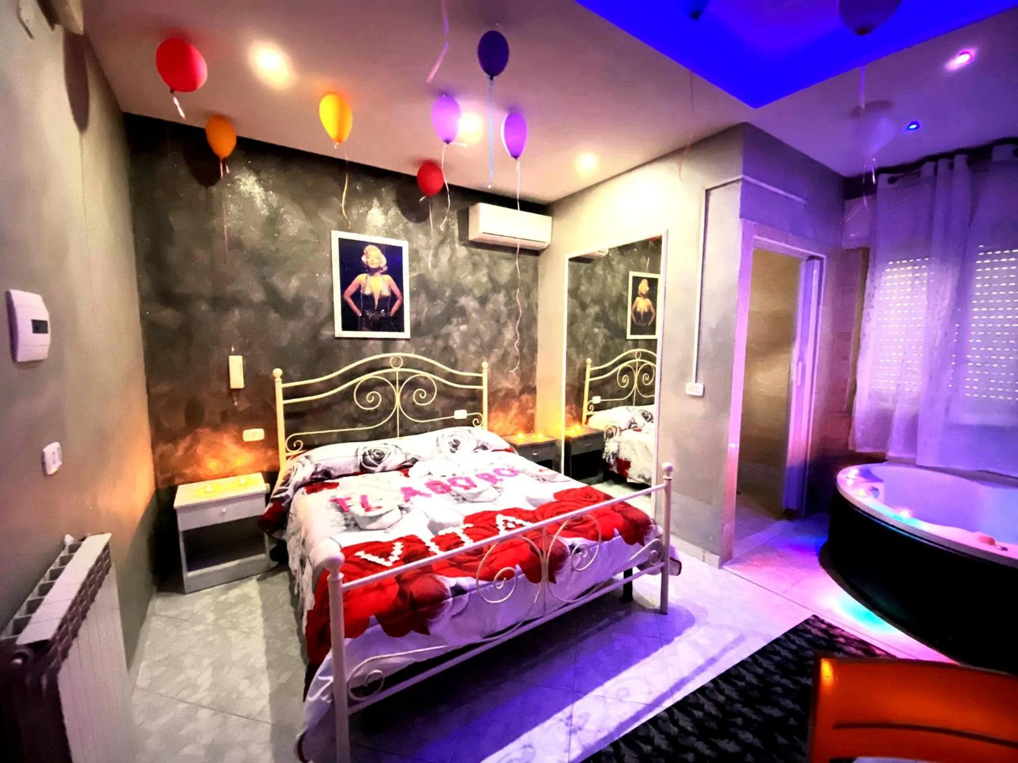 Bed in Hotel Napoleon-Cuore