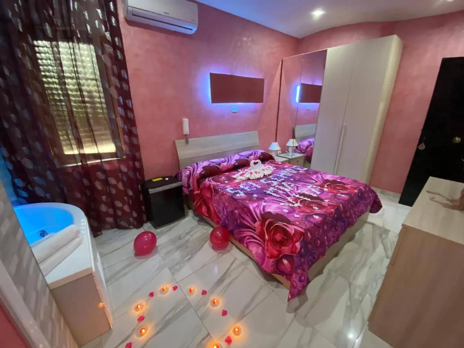 Bed in Hotel Napoleon-Cuore