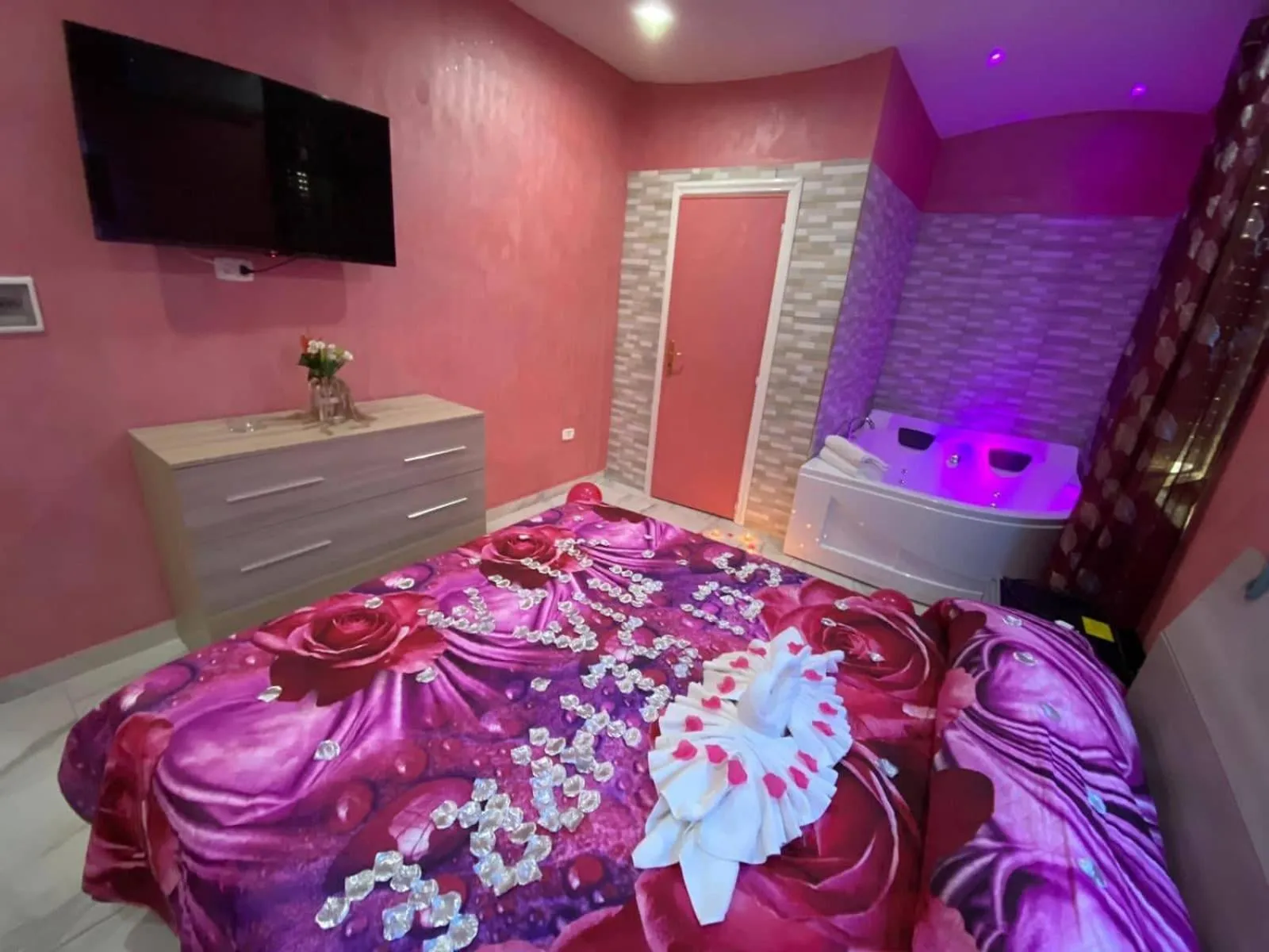 Bed in Hotel Napoleon-Cuore