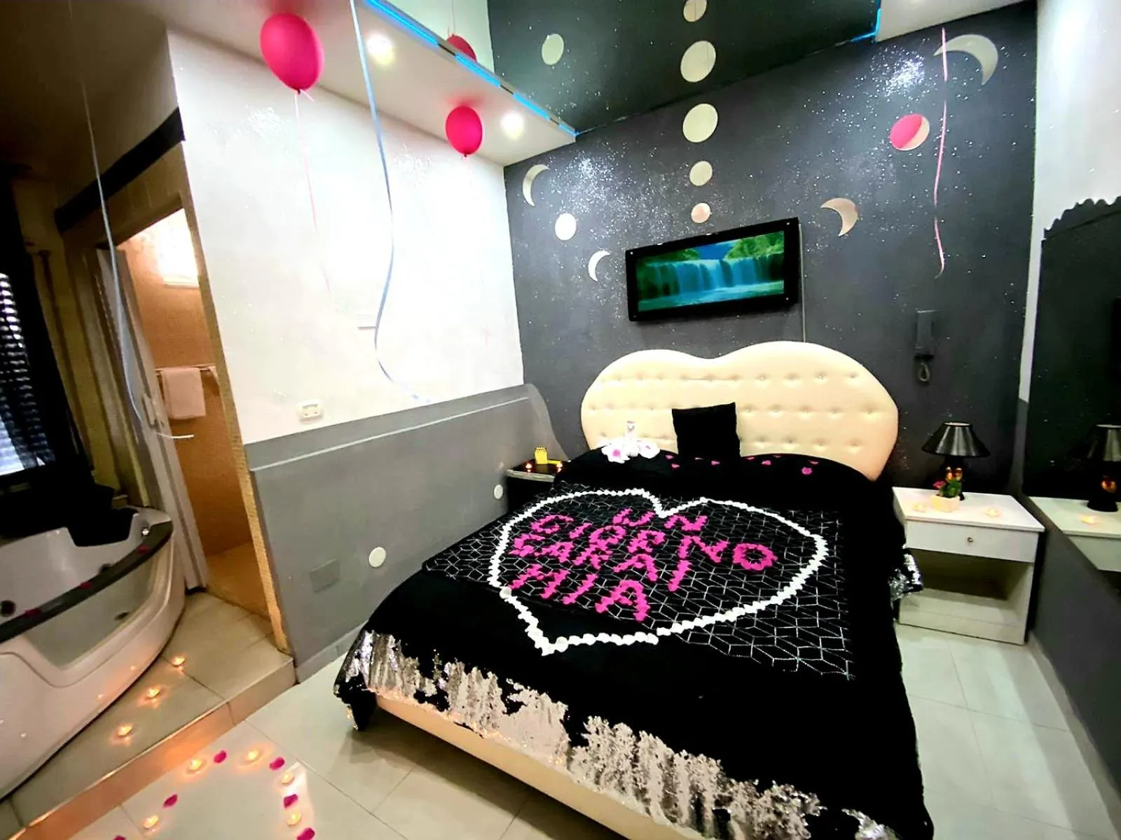 Bed in Hotel Napoleon-Cuore