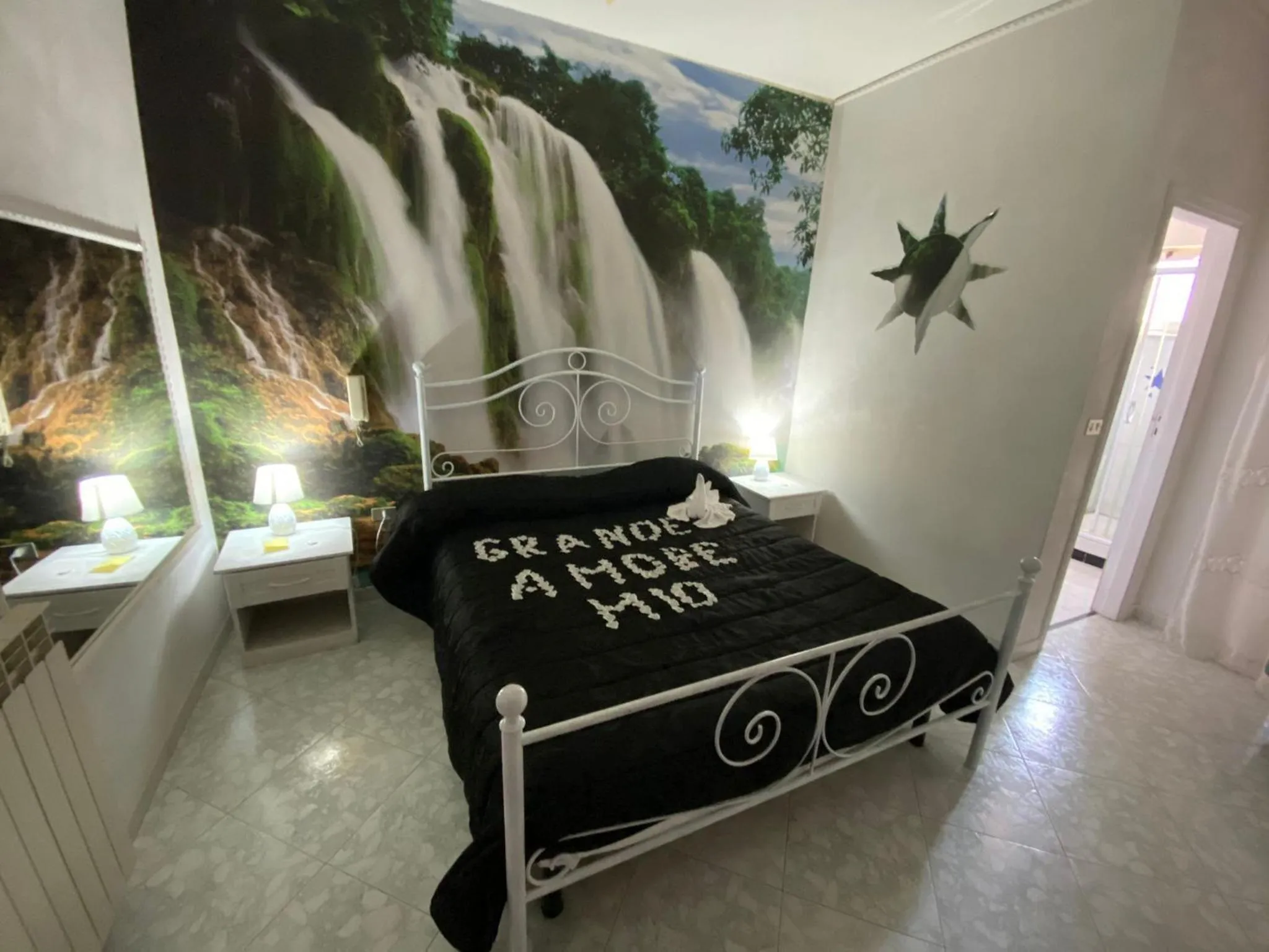 Bed in Hotel Napoleon-Cuore