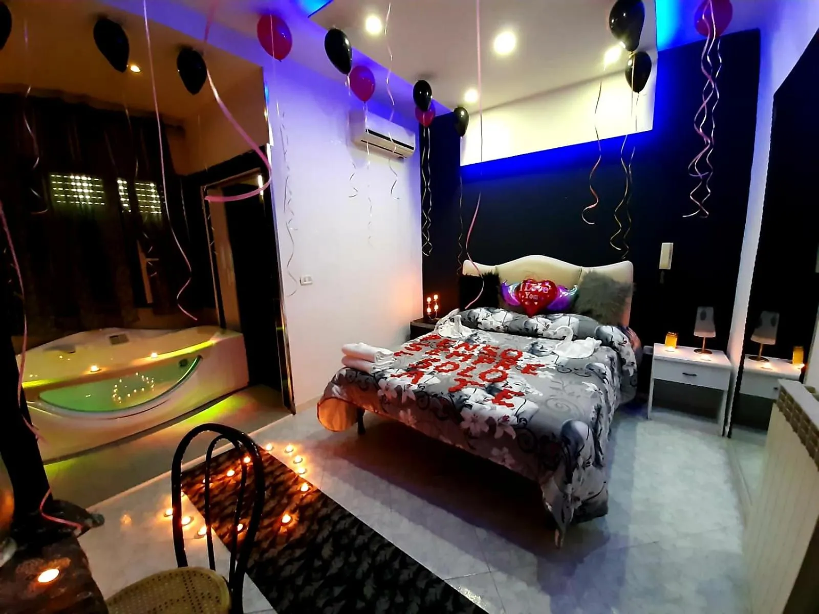 Bed in Hotel Napoleon-Cuore