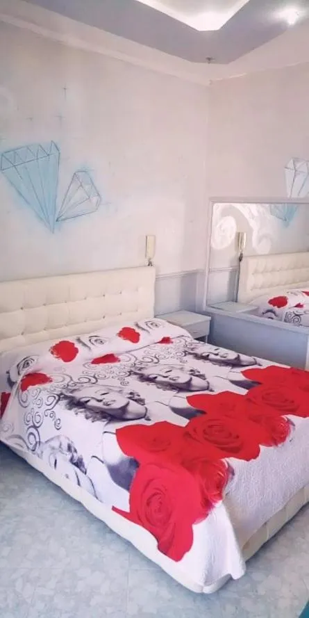 Bed in Hotel Napoleon-Cuore