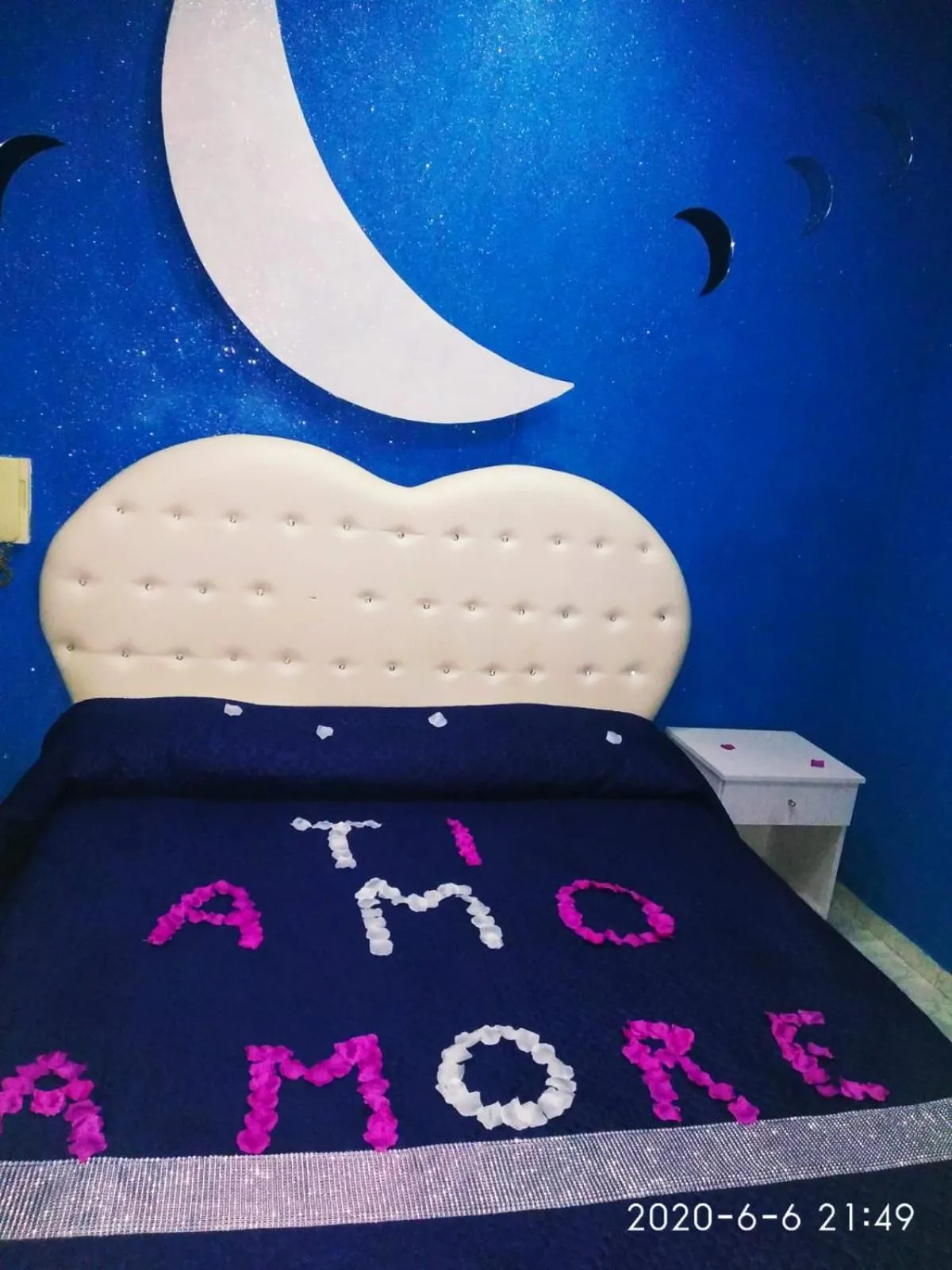 Bed in Hotel Napoleon-Cuore