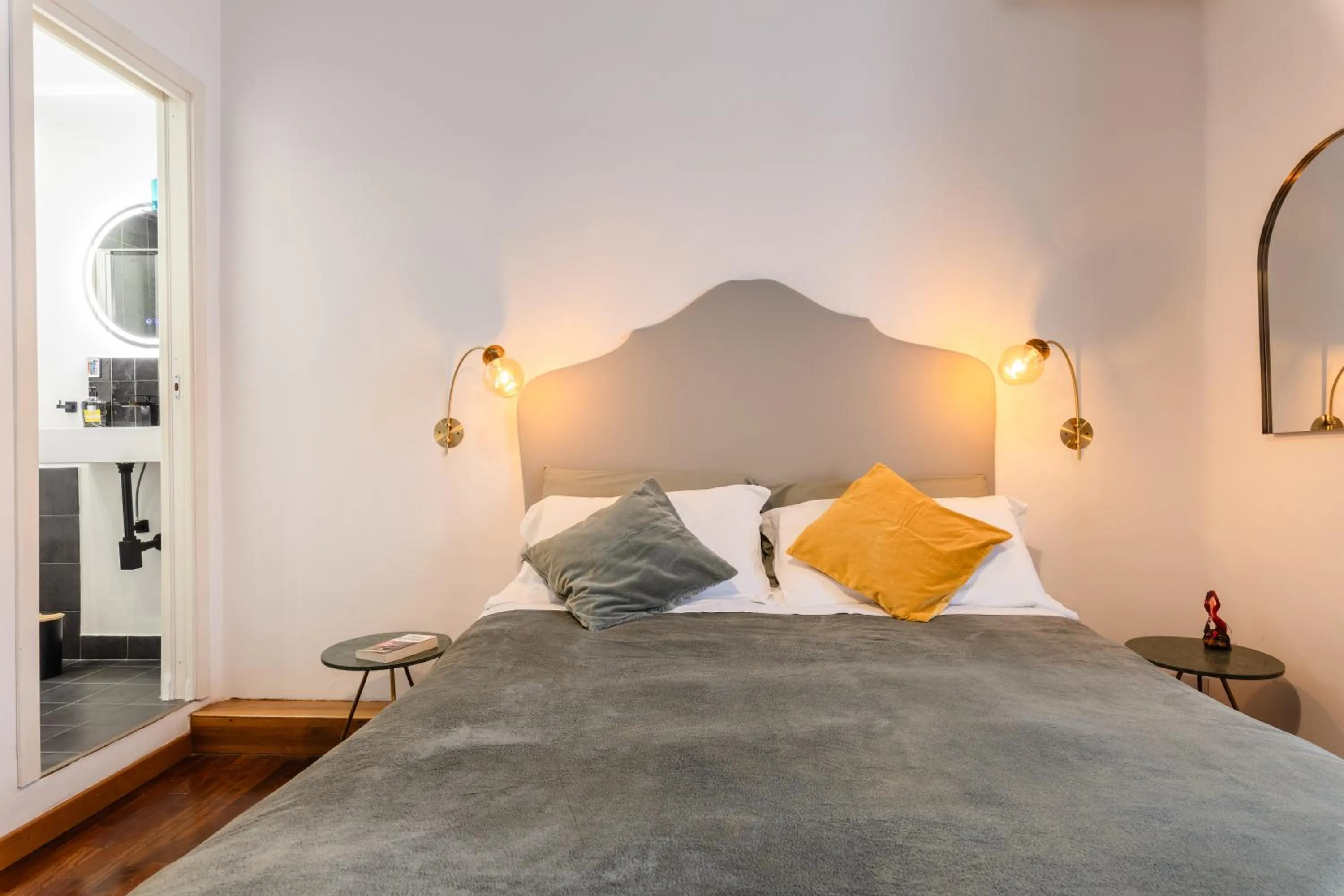 Bed in NapoliCentro Mare - Sea View Rooms & Suites