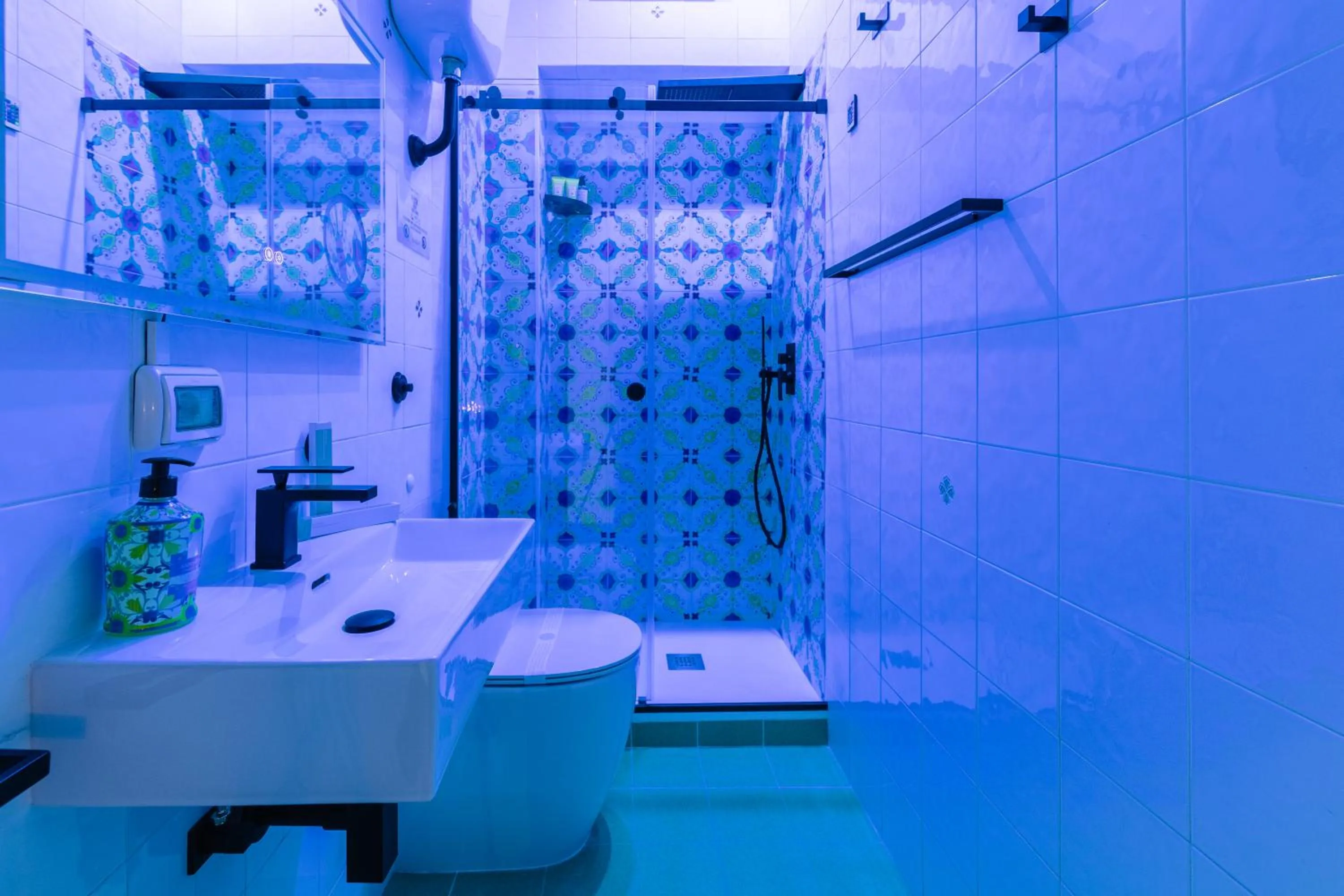 Shower in NapoliCentro Mare - Sea View Rooms & Suites