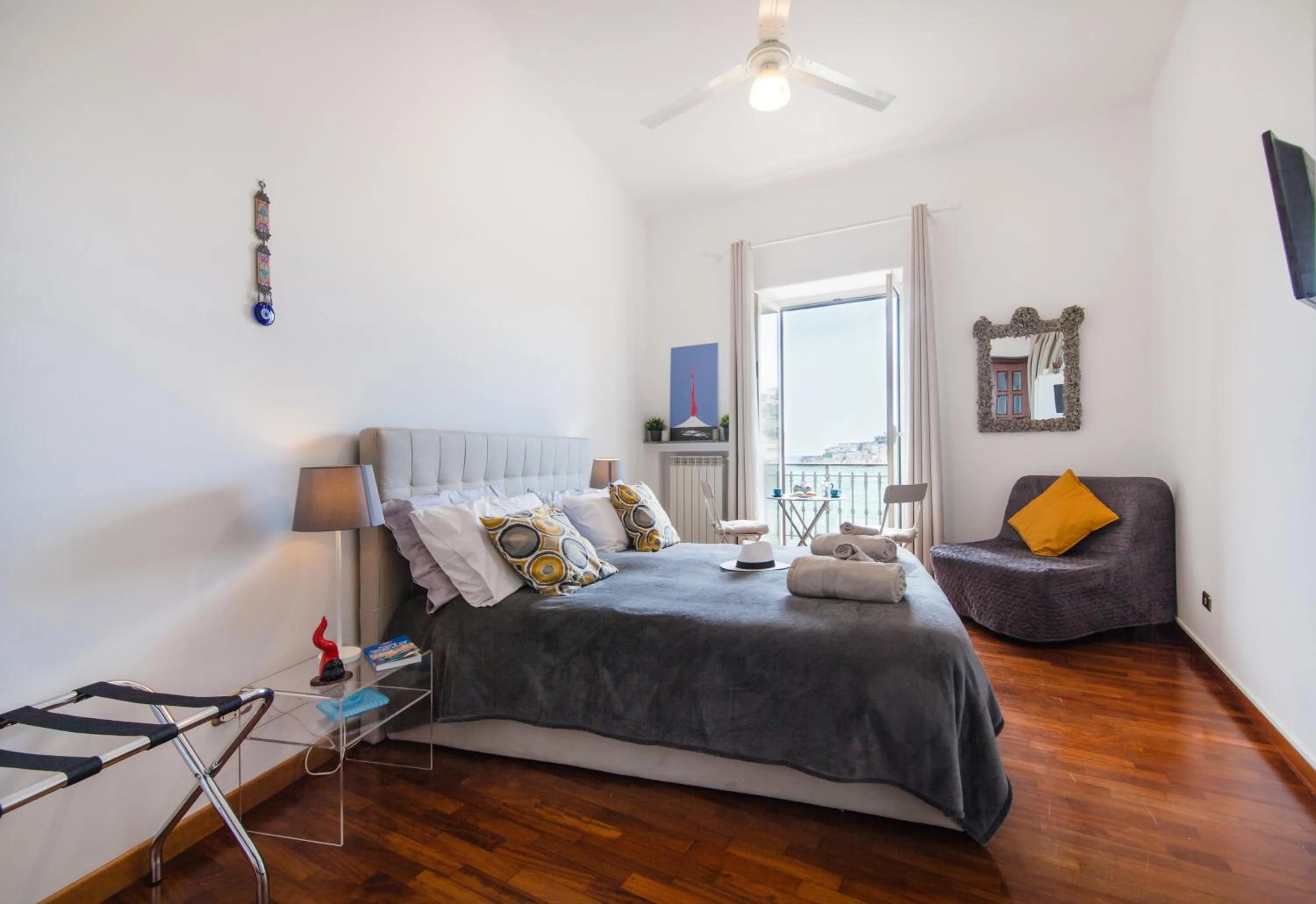 Bed in NapoliCentro Mare - Sea View Rooms & Suites