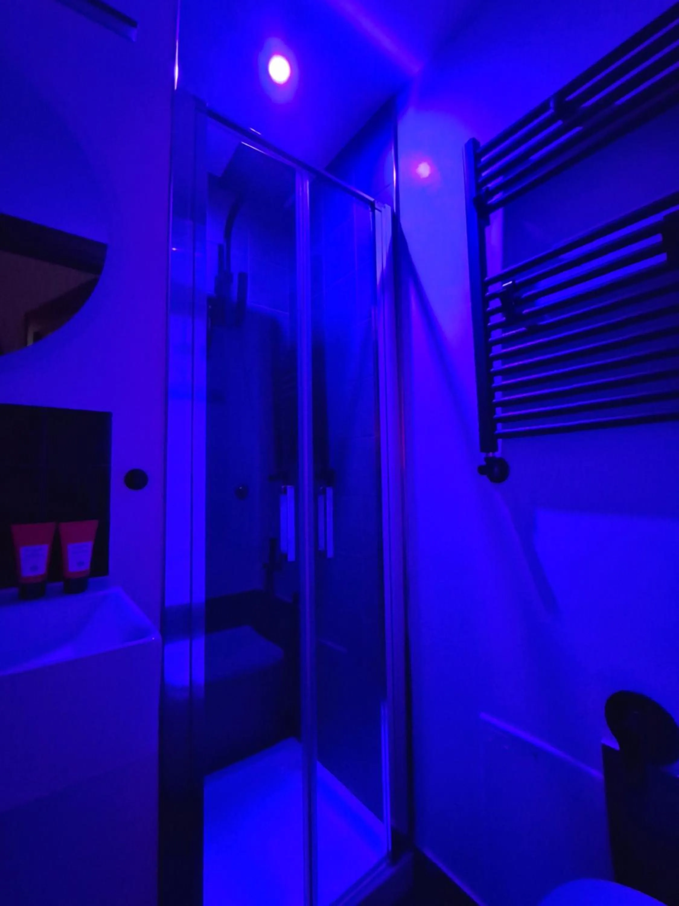 Shower in NapoliCentro Mare - Sea View Rooms & Suites