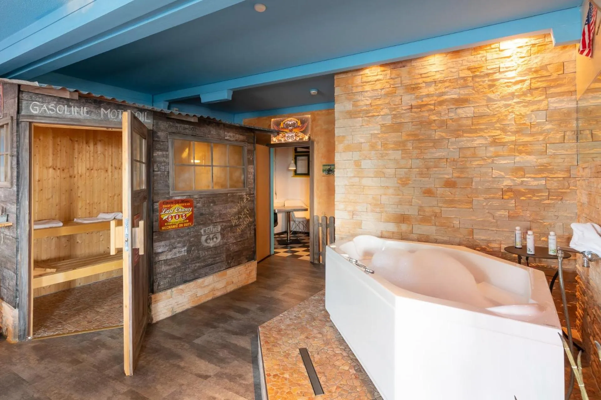 Hot Tub in Hotel Zeit & Traum Privat SPA