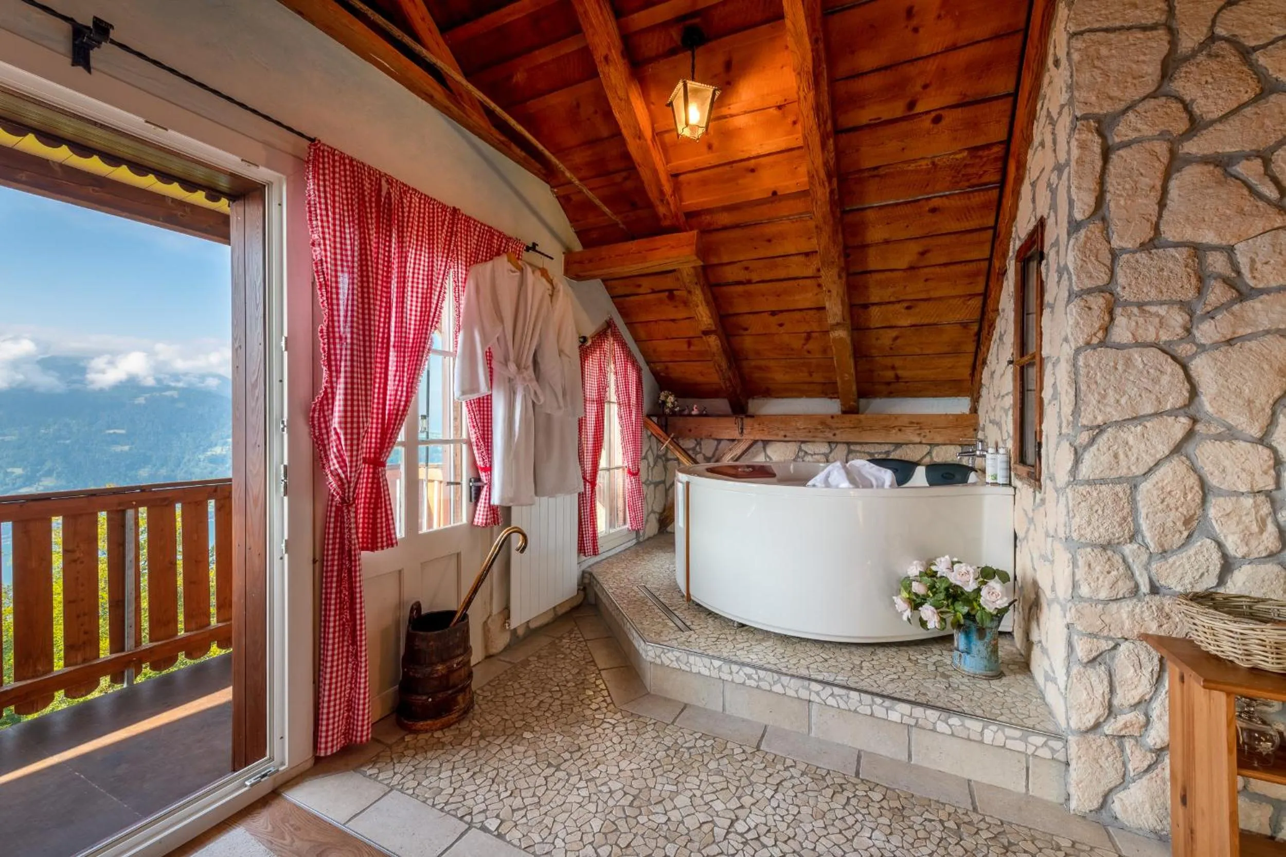 Hot Tub in Hotel Zeit & Traum Privat SPA