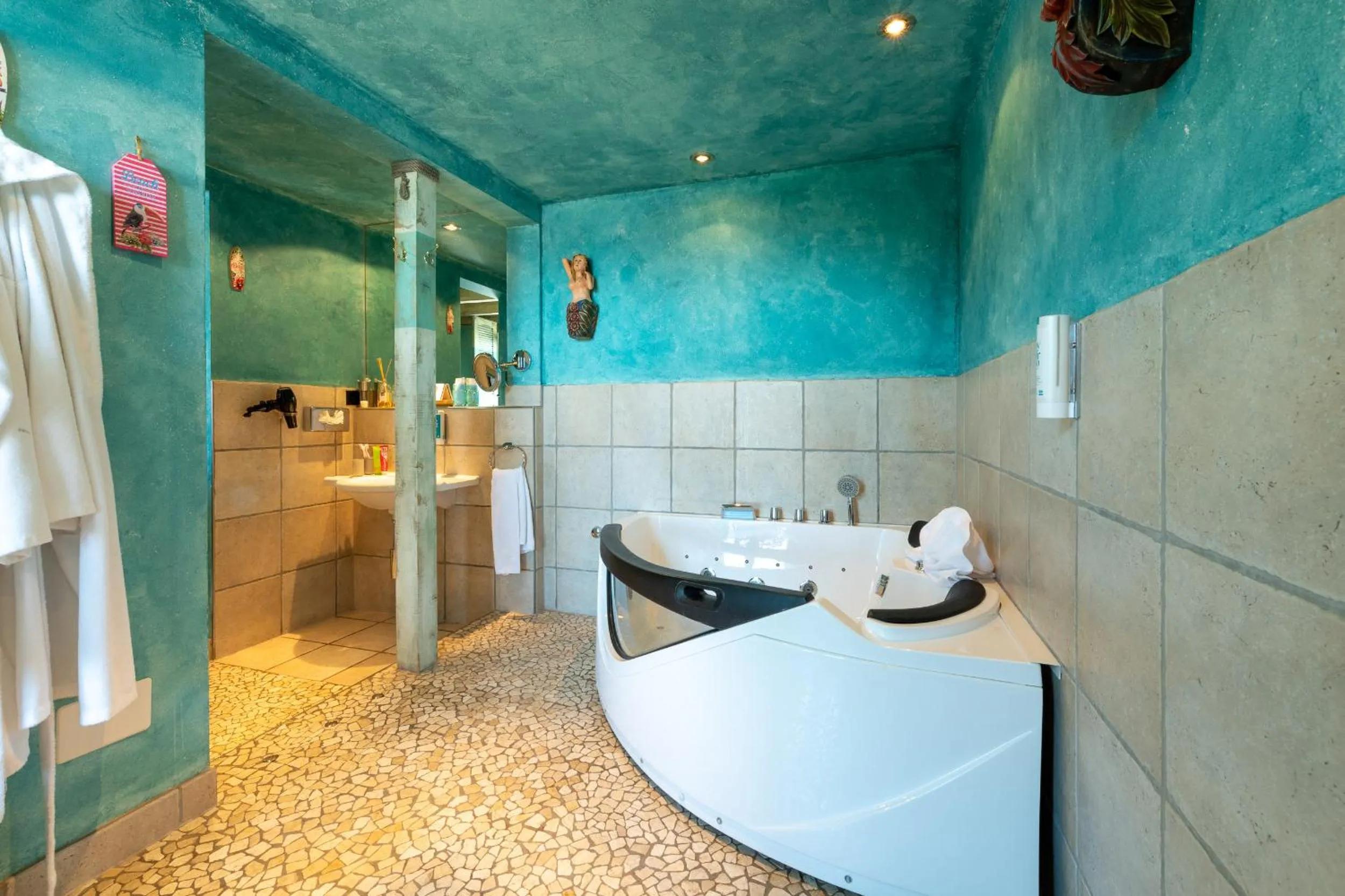 Hot Tub in Hotel Zeit & Traum Privat SPA