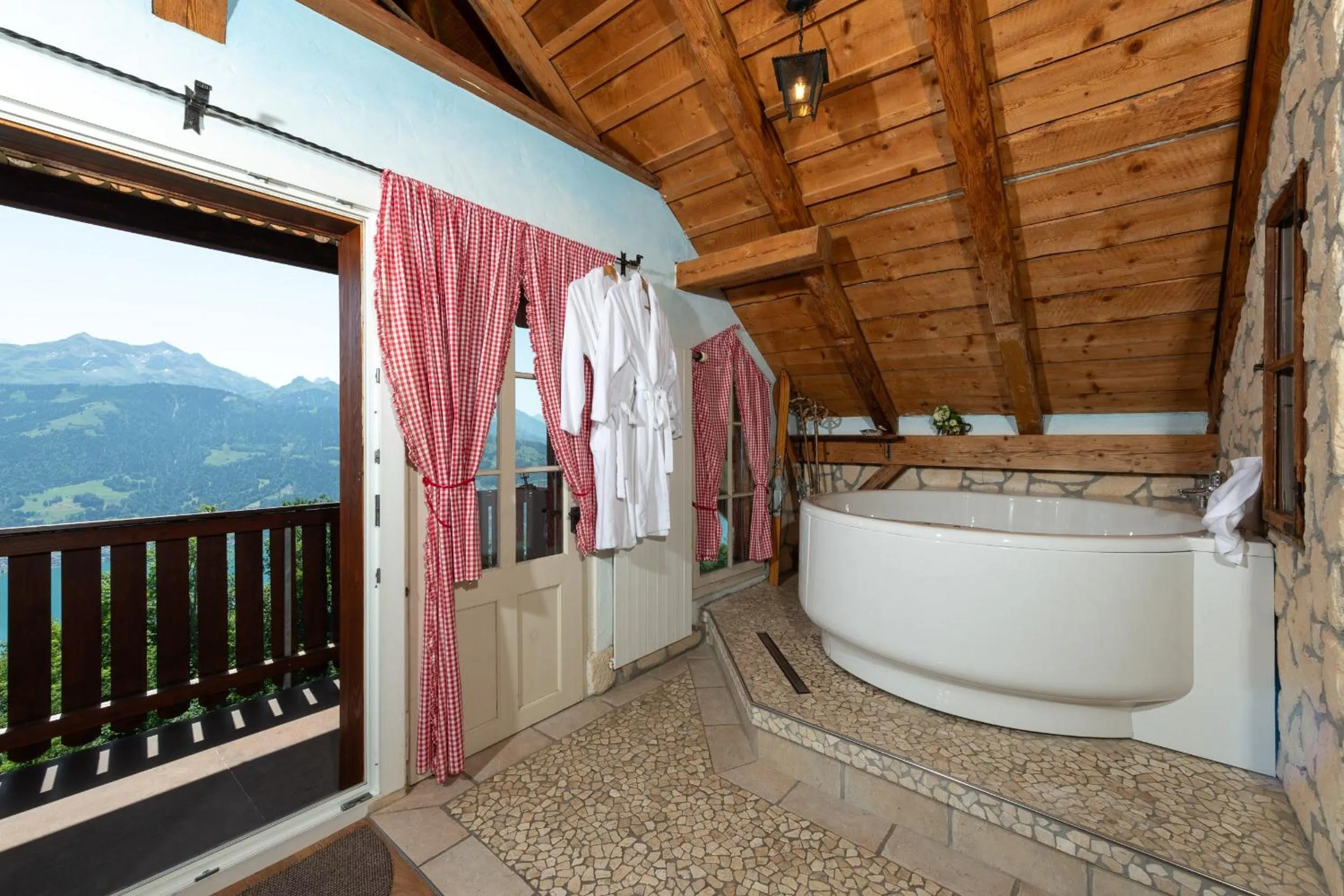 Hot Tub in Hotel Zeit & Traum Privat SPA