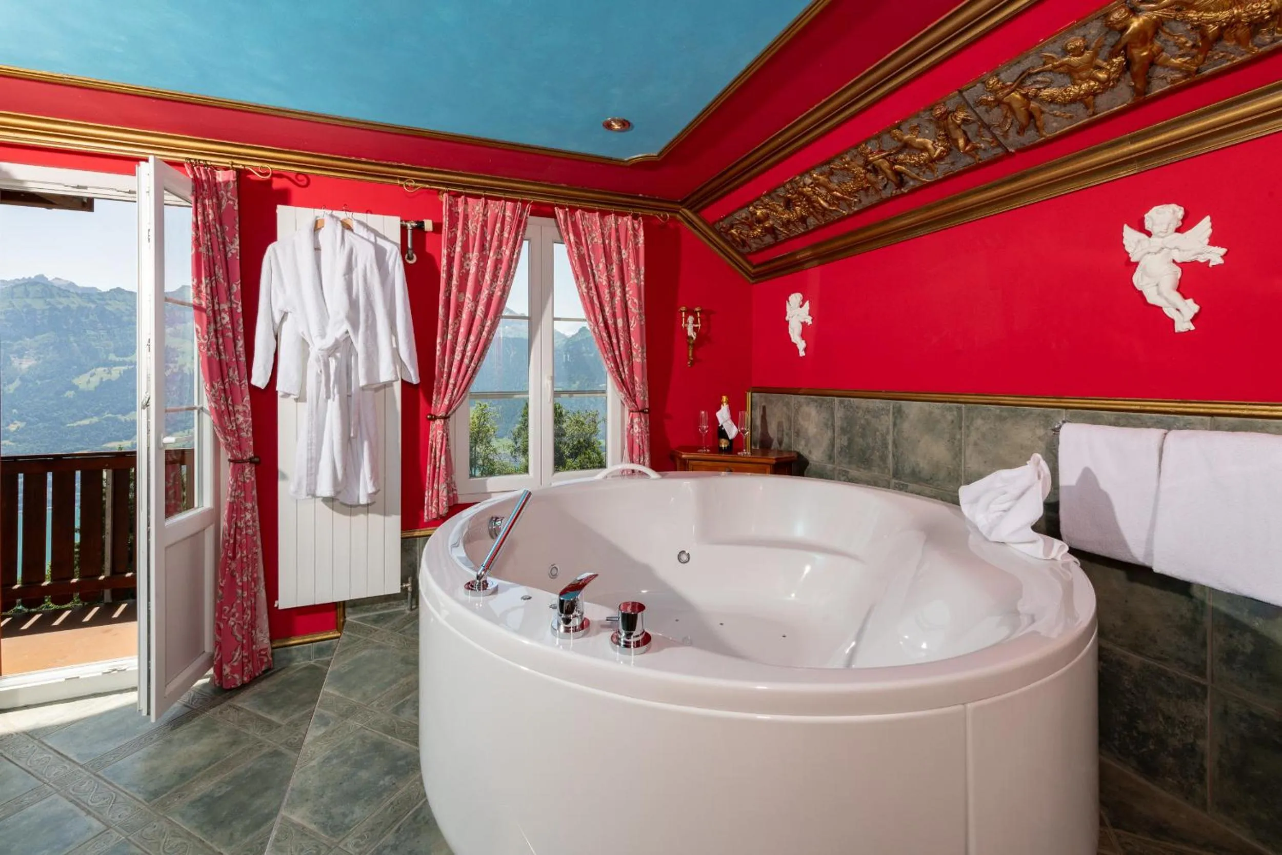 Hot Tub in Hotel Zeit & Traum Privat SPA