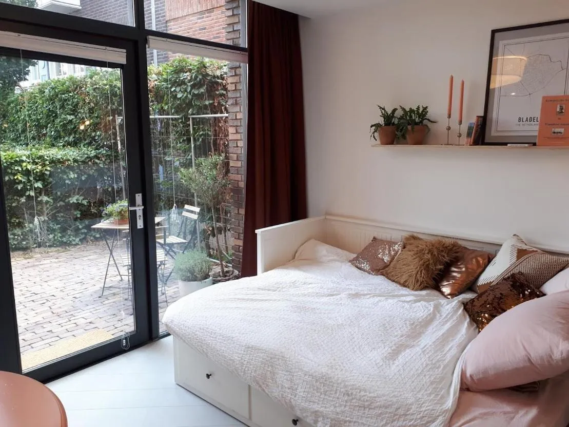 Bed in Het Gindrahuis